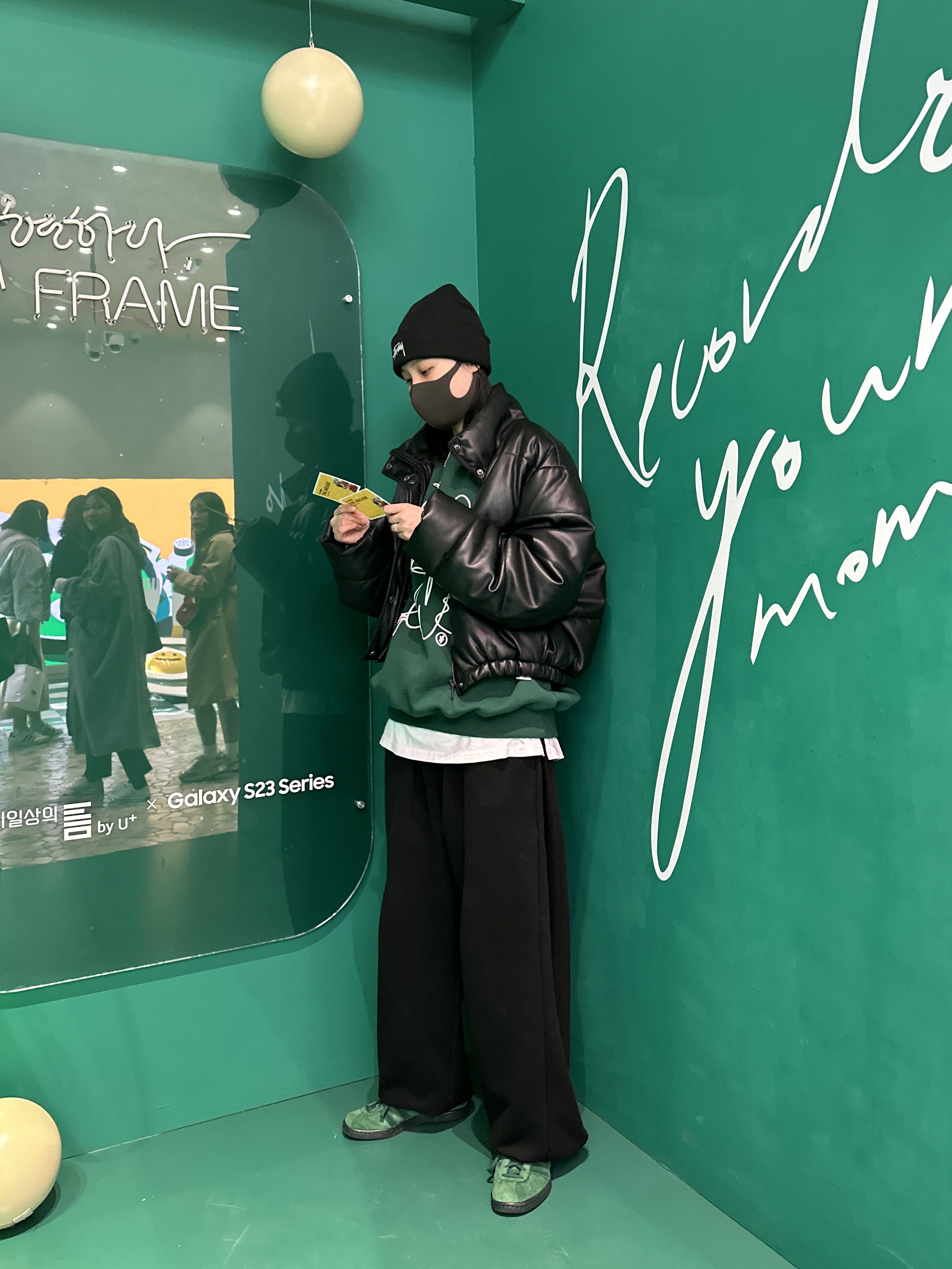Adidas Tobacco Gruen Dark Green, Stussy Stock Cuff Beanie Black 착용 스타일 - 1