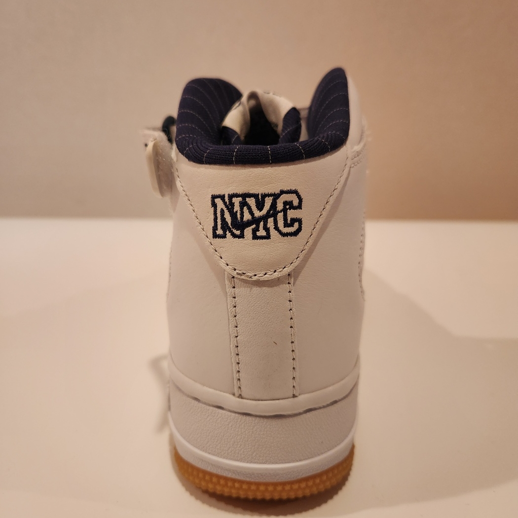 Nike Air Force 1 Mid QS NYC White Midnight Navy 착용 스타일 - 3