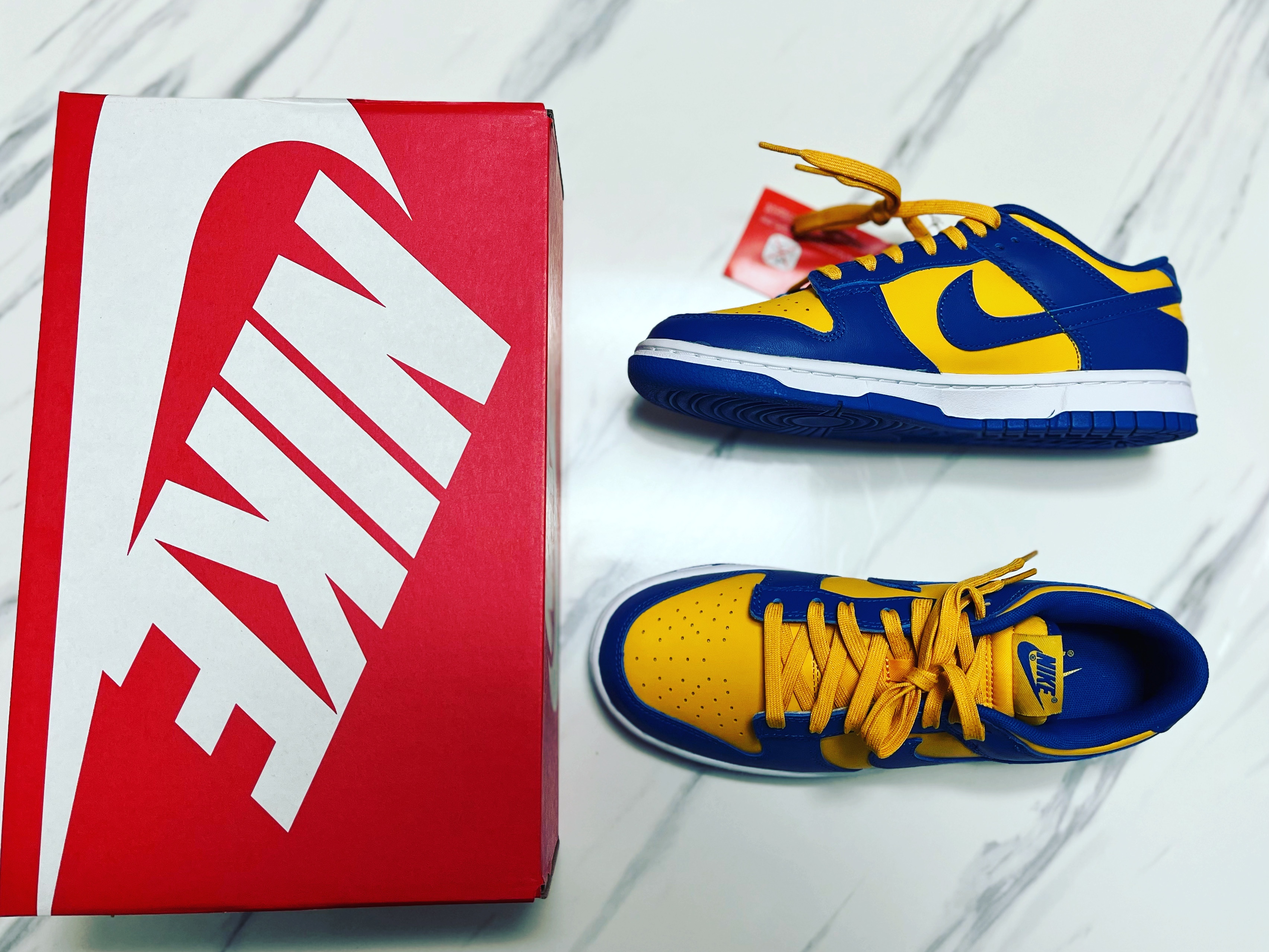 Nike Dunk Low Retro Blue Jay and University Gold 착용 스타일