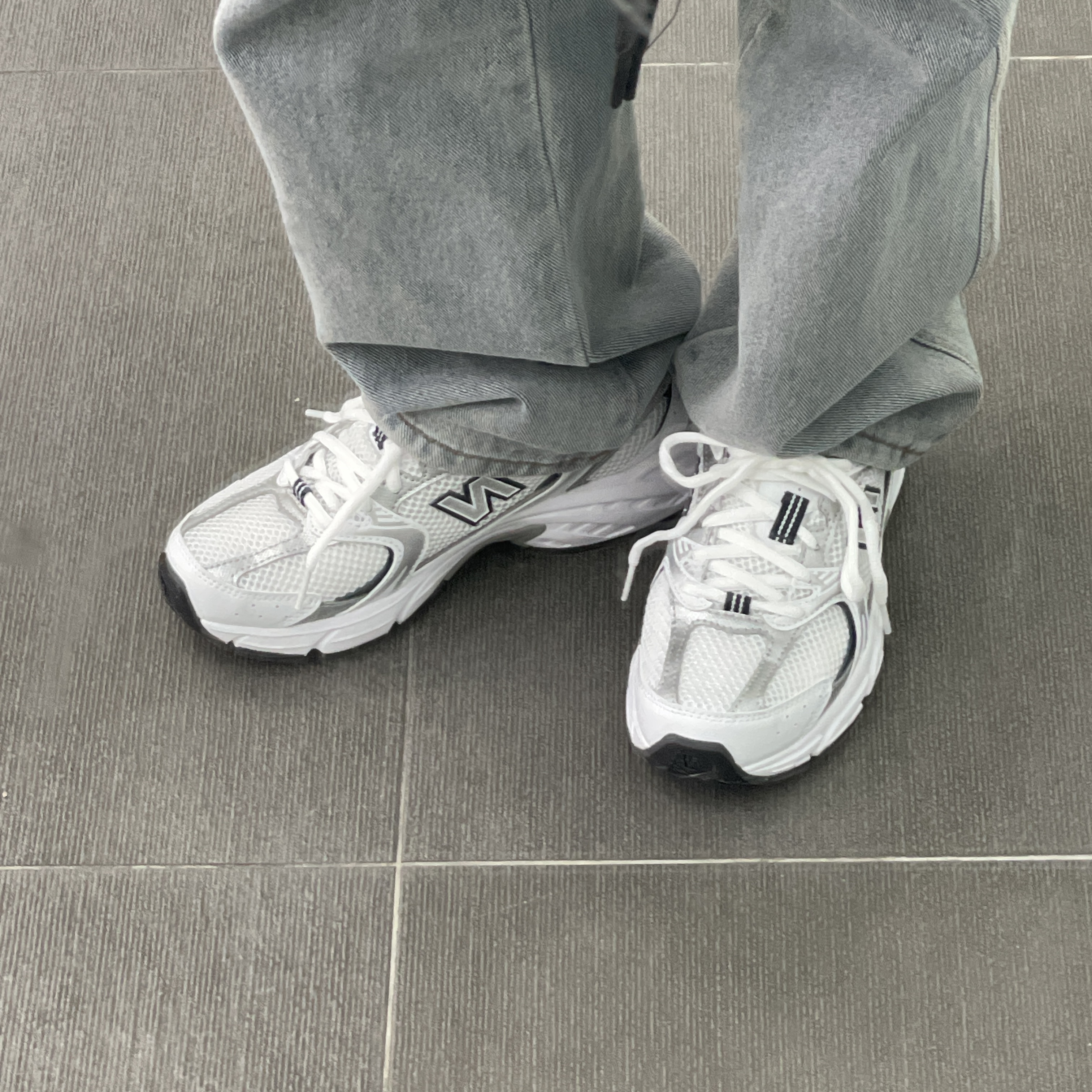 New Balance 530 White 착용 스타일