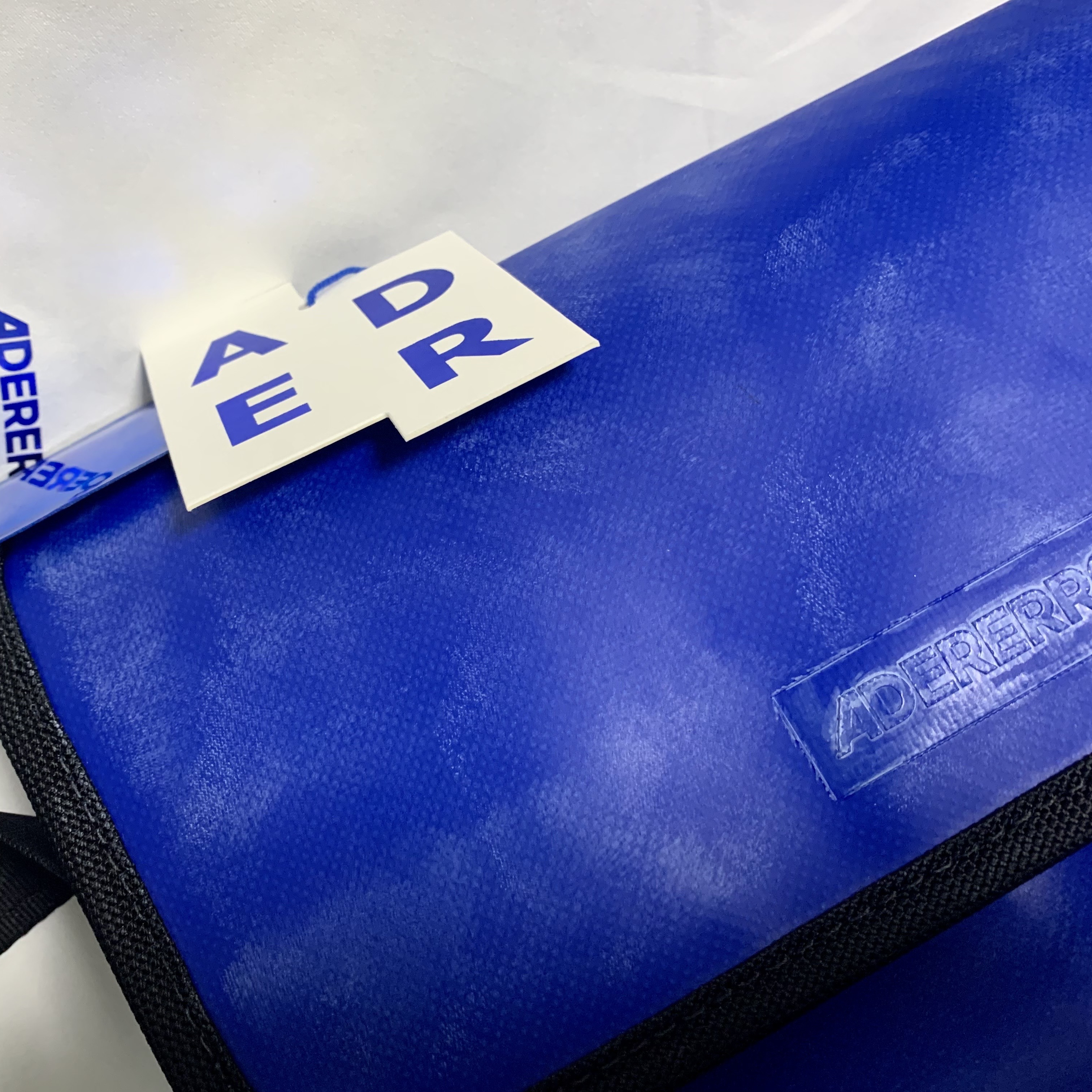 Ader Error Small Trace Esty Messanger Bag Z-Blue 착용 스타일 - 1