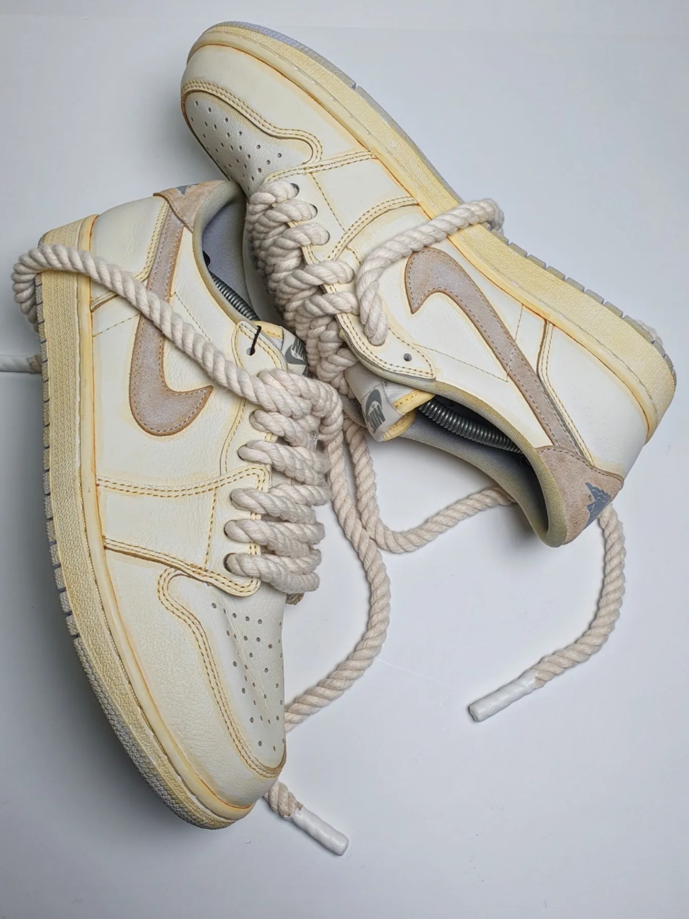 Jordan 1 Low OG Neutral Grey 착용 스타일 - 5