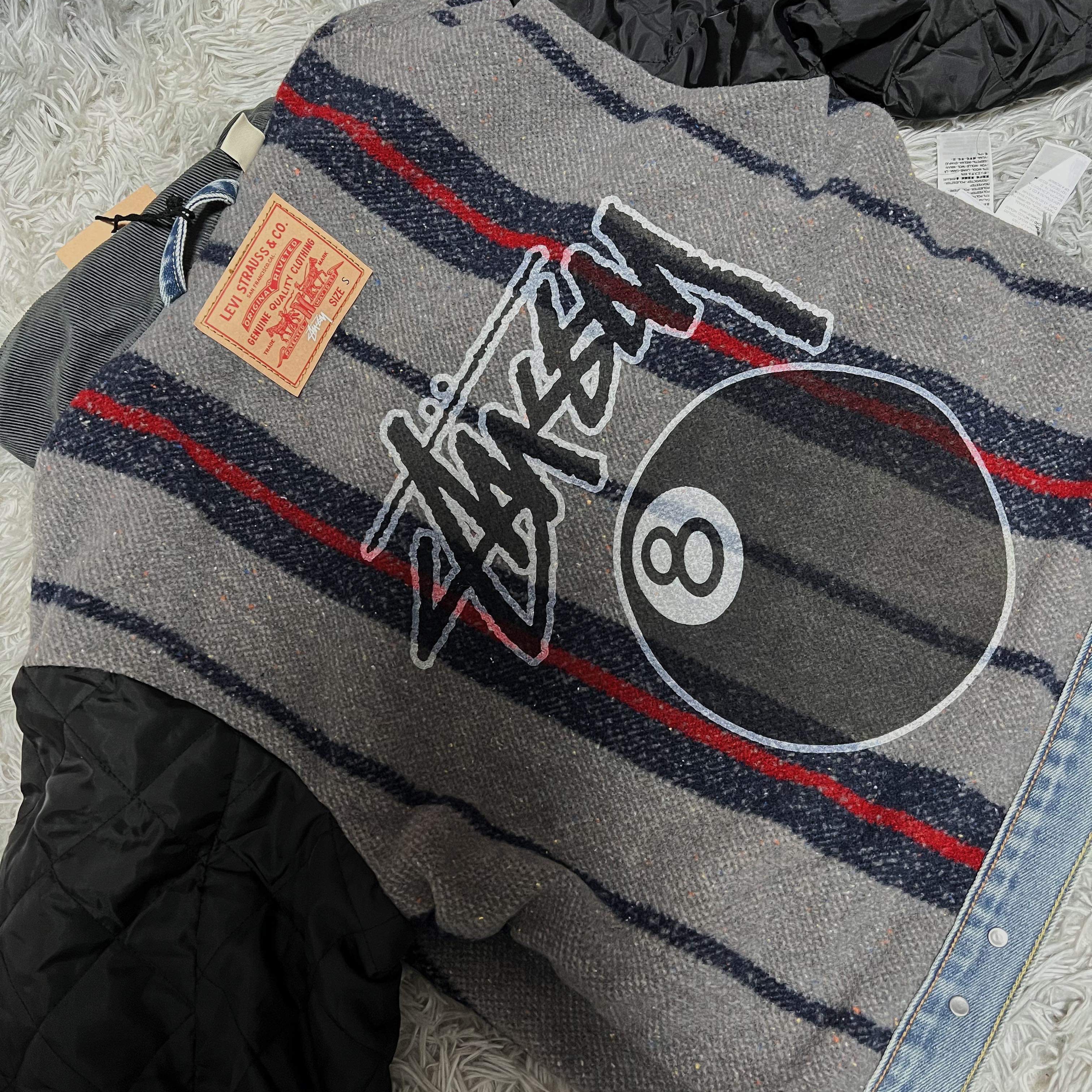 Stussy x Levi's Embossed Trucker Jacket Indigo 착용 스타일 - 4