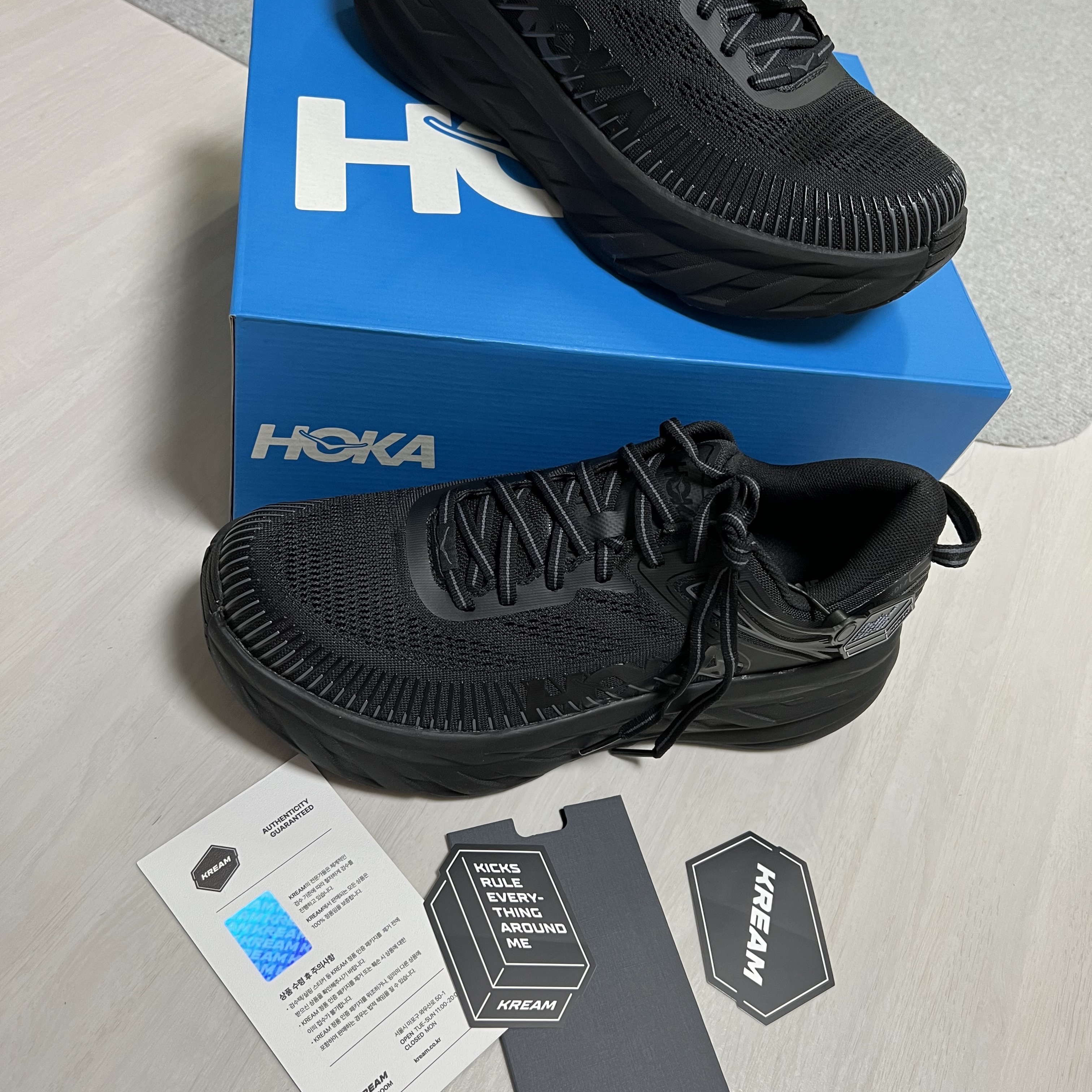 Hoka Bondi 7 Black - Wide 착용 스타일 - 1