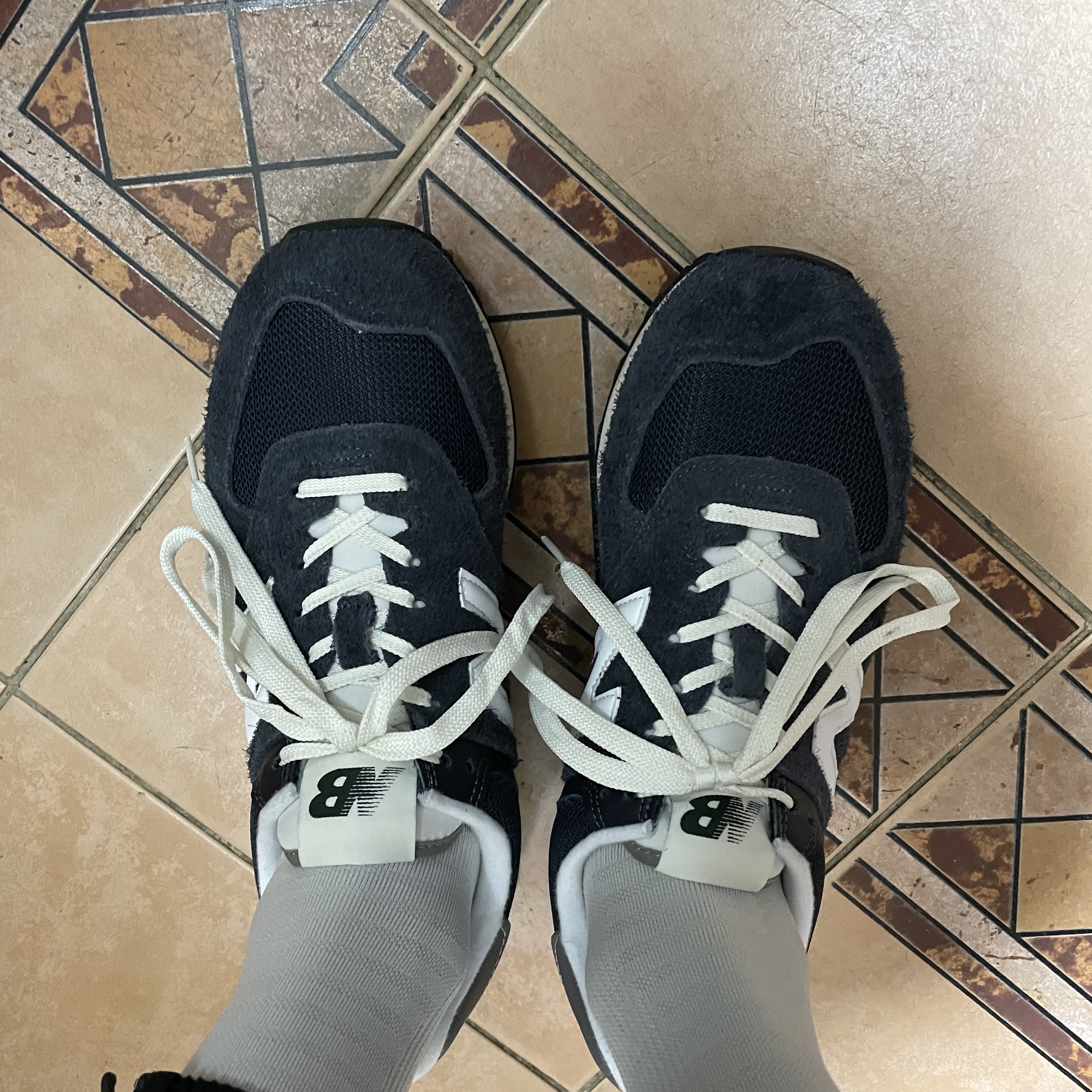 New Balance 574 Heritage Navy 착용 스타일