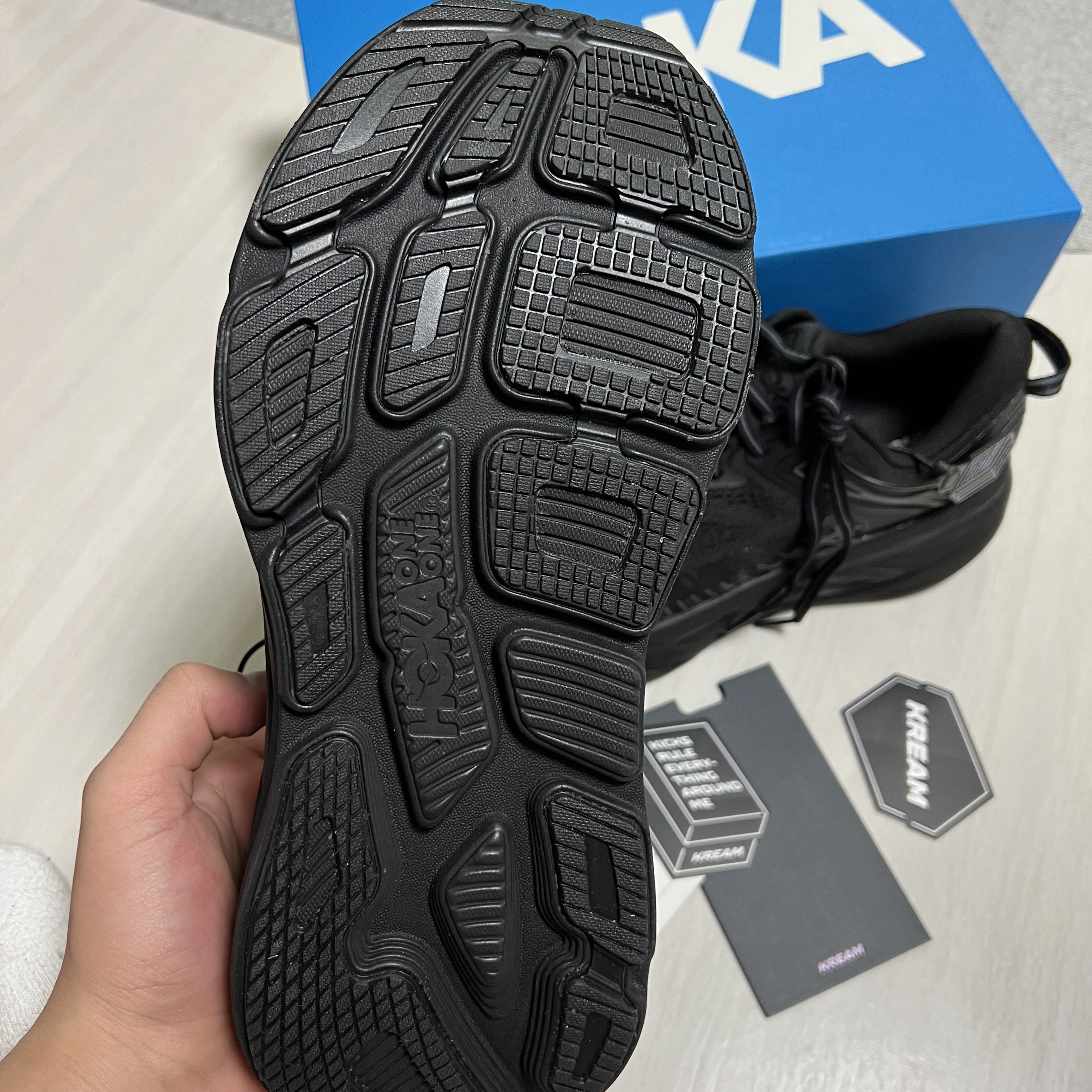 Hoka Bondi 7 Black - Wide 착용 스타일 - 2