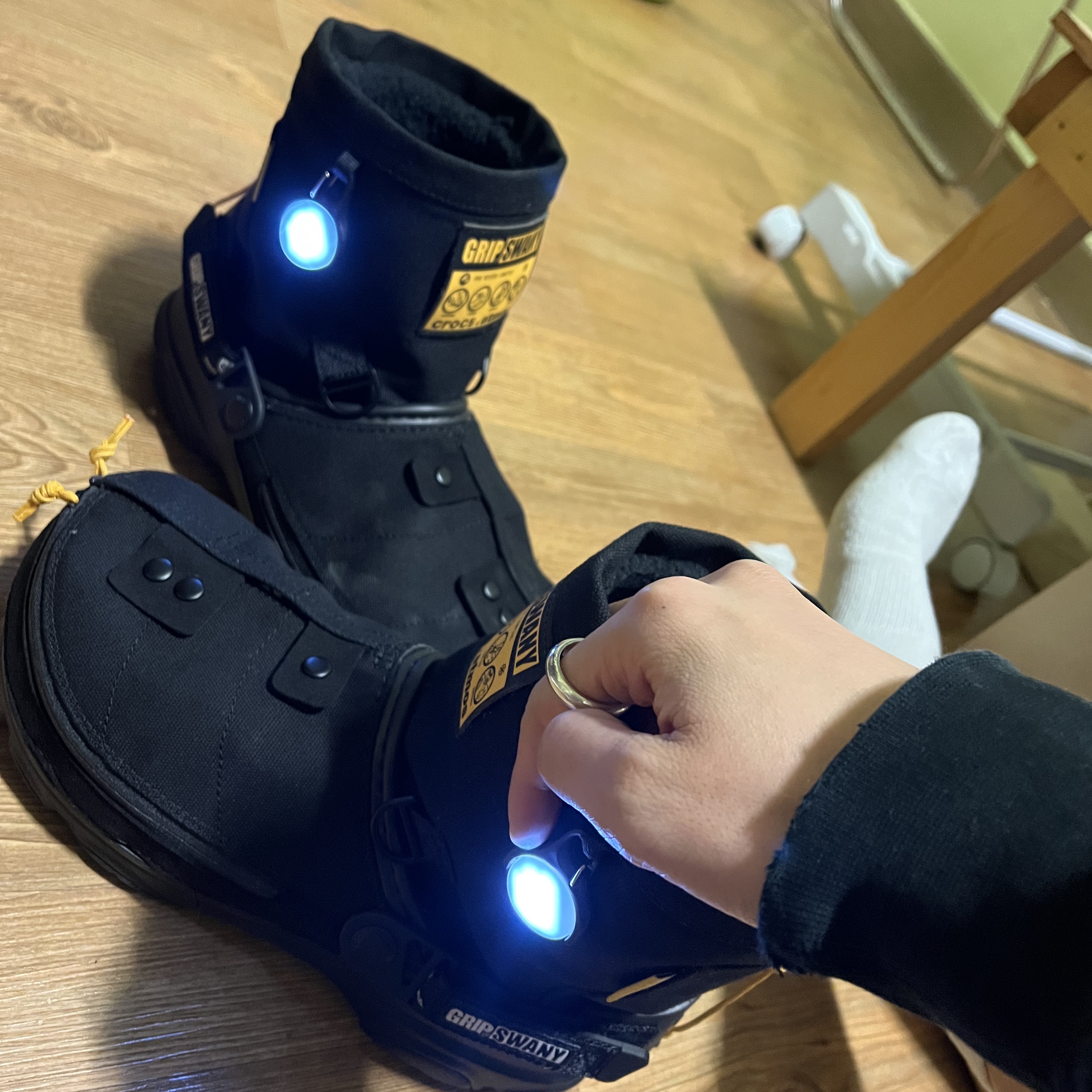 Crocs x Grip Swany x Atmos Classic All Terrain Clog Black 착용 스타일