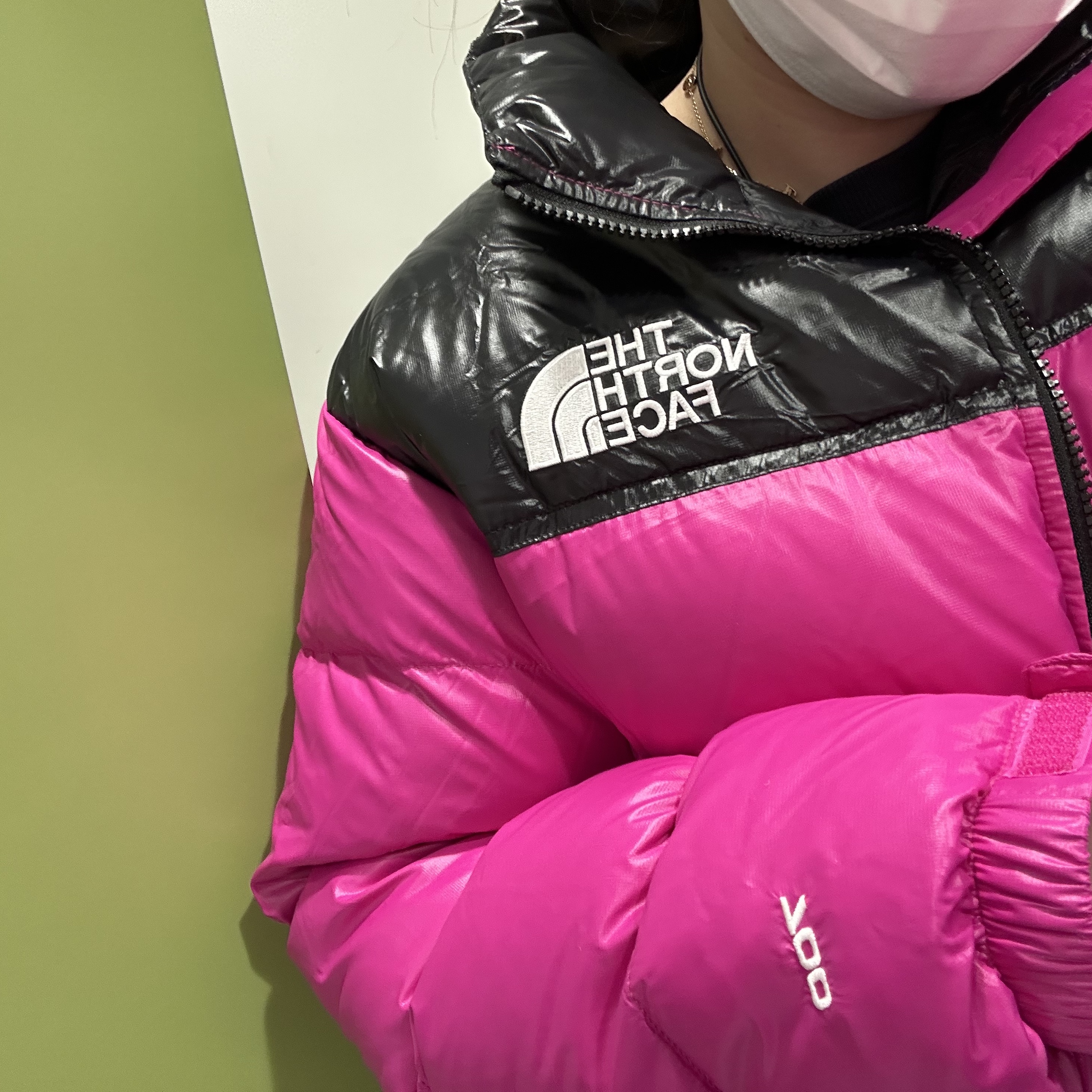 (W) The North Face Nuptse Short Jacket Fuchsia Pink 착용 스타일
