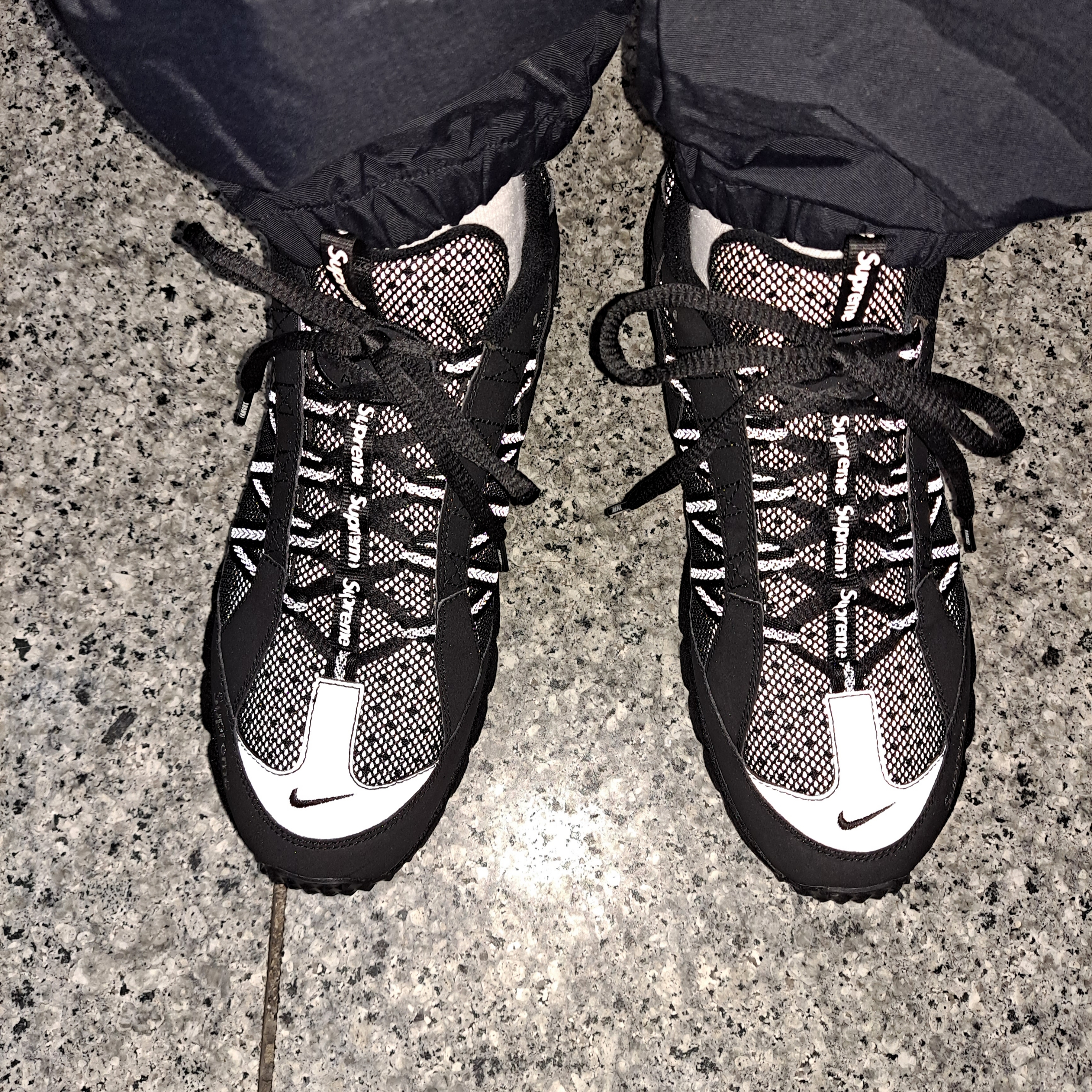 Nike x Supreme Air Humara 17 Black 착용 스타일 - 1