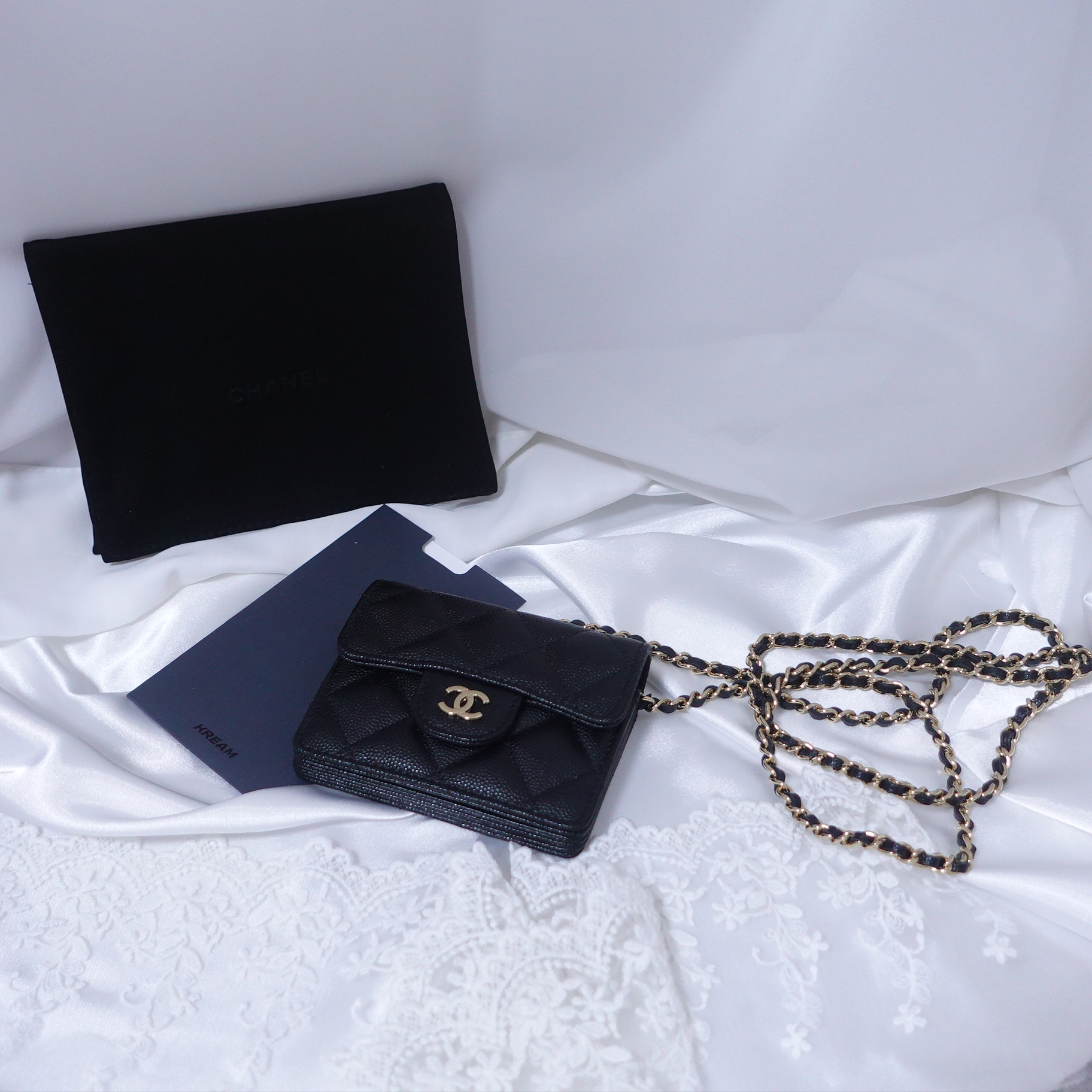 Chanel Classic Flap Card Holder With Chain Grained Calfskin & Gold Black 착용 스타일