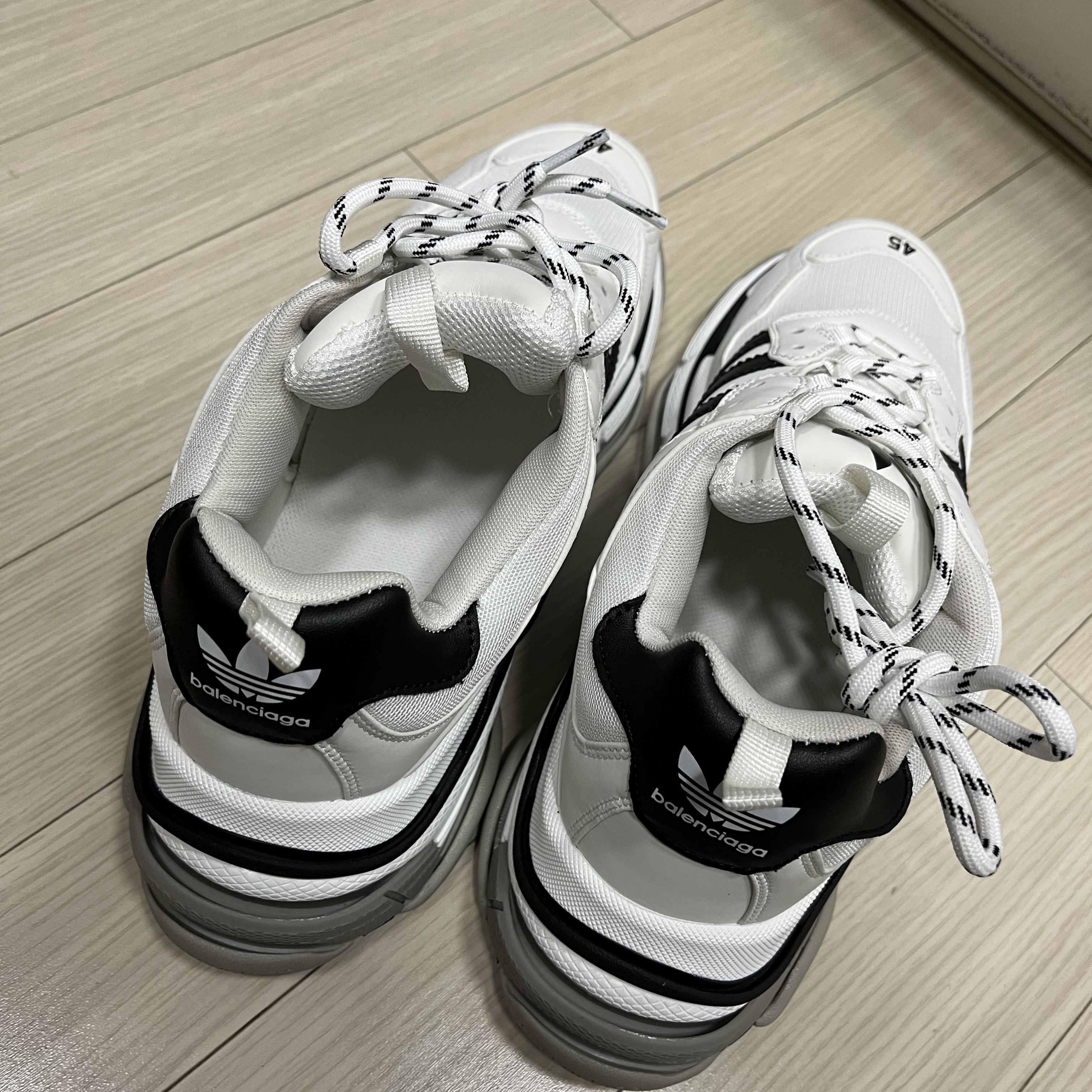 Balenciaga x Adidas Triple S Sneakers White Black 착용 스타일