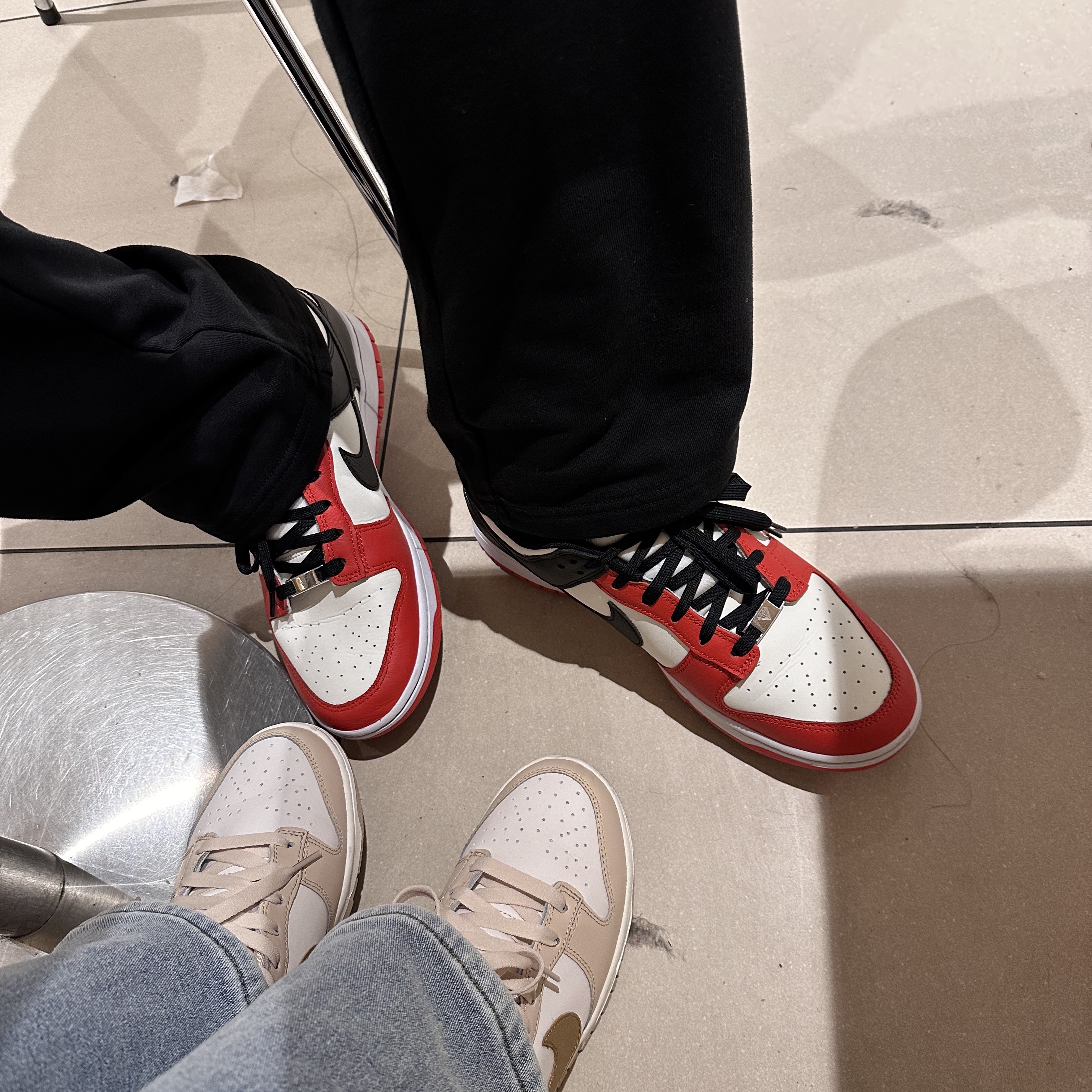 Nike x NBA Dunk Low Retro EMB Black and Chile Red, (W) Nike Dunk Low Sanddrift Metallic Gold 착용 스타일