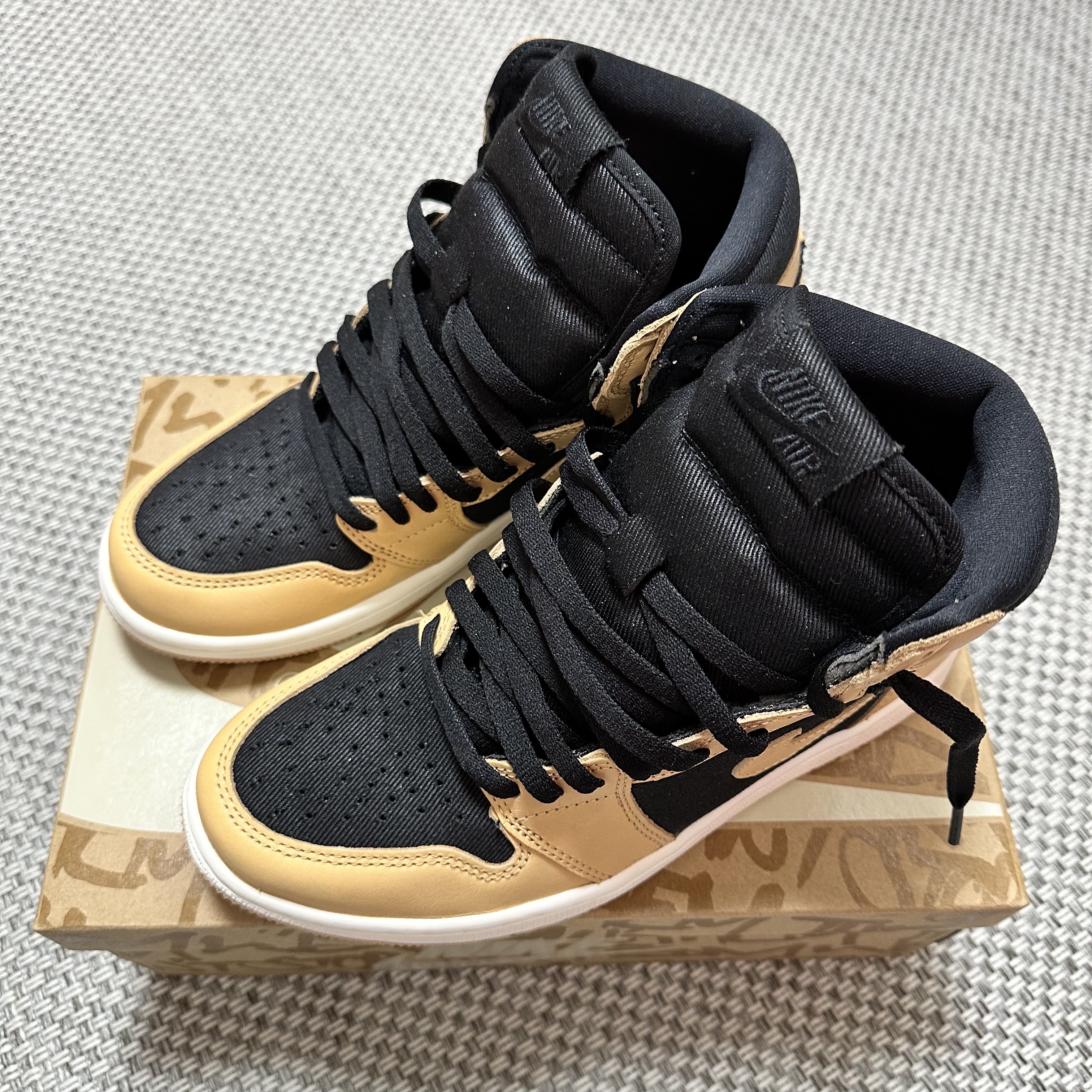 Jordan 1 Retro High OG Vachetta Tan 착용 스타일 - 3