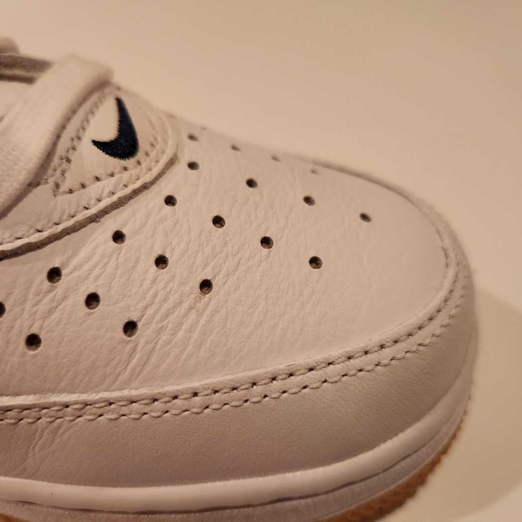 Nike Air Force 1 Mid QS NYC White Midnight Navy 착용 스타일 - 4