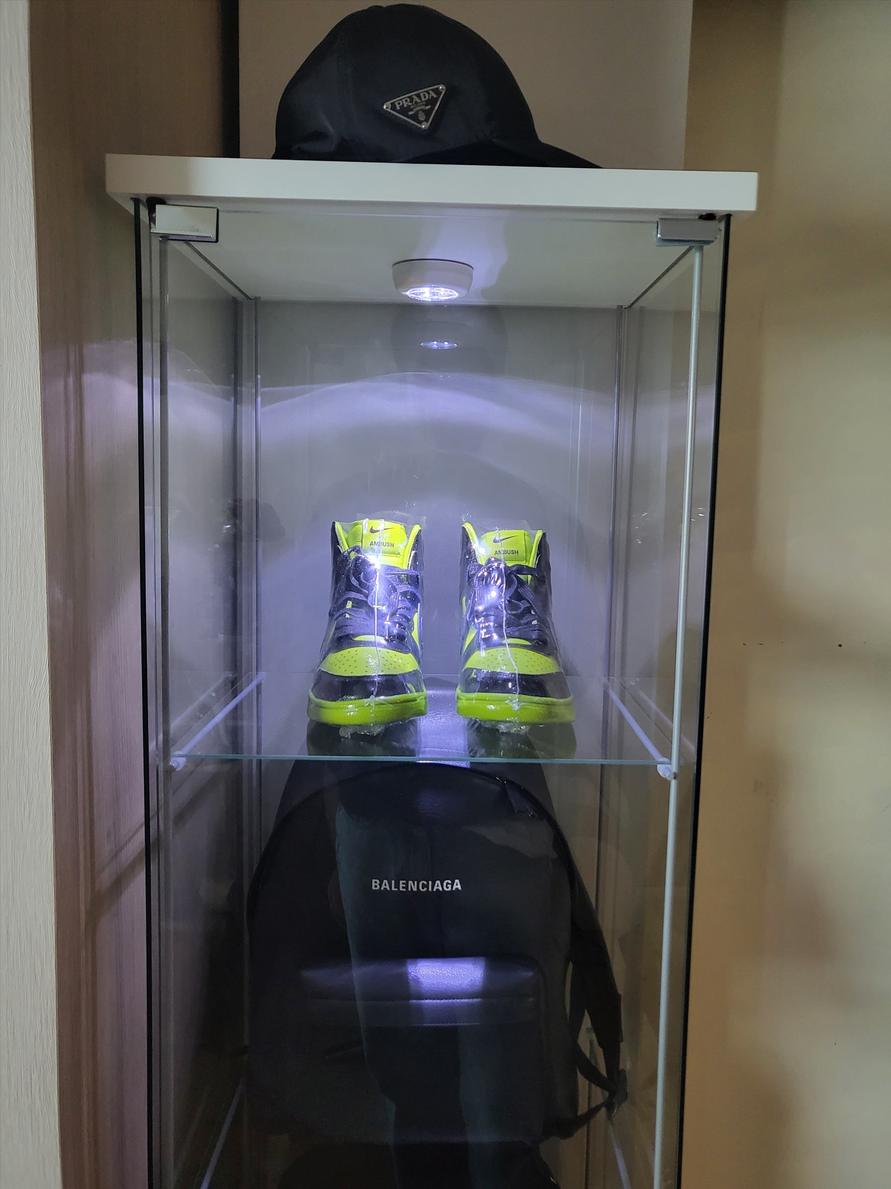 Nike x Ambush Dunk High Flash Lime, Balenciaga Smooth Calfskin Everyday Logo Backpack Black 착용 스타일