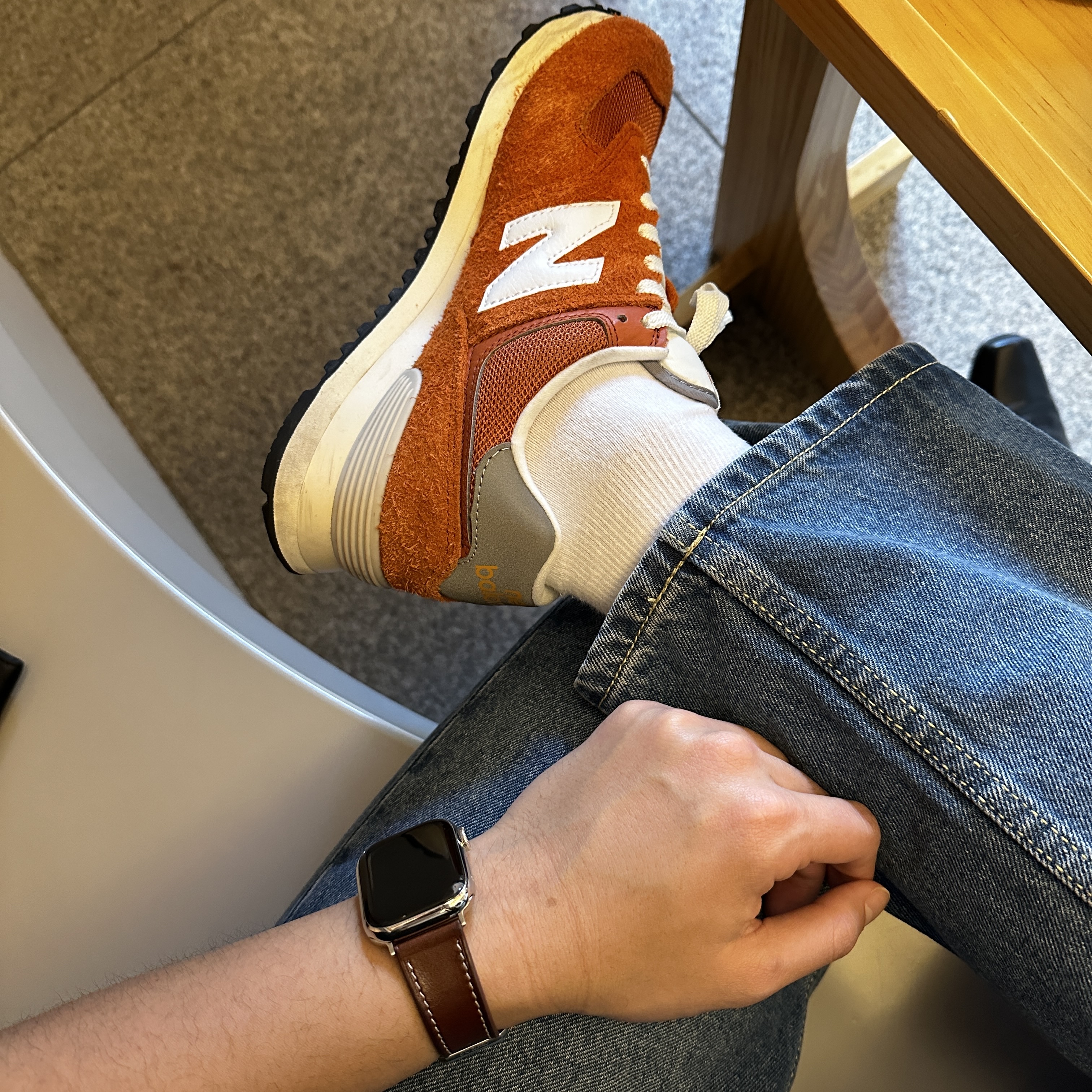 New Balance 574 Heritage Orange Burst White 착용 스타일
