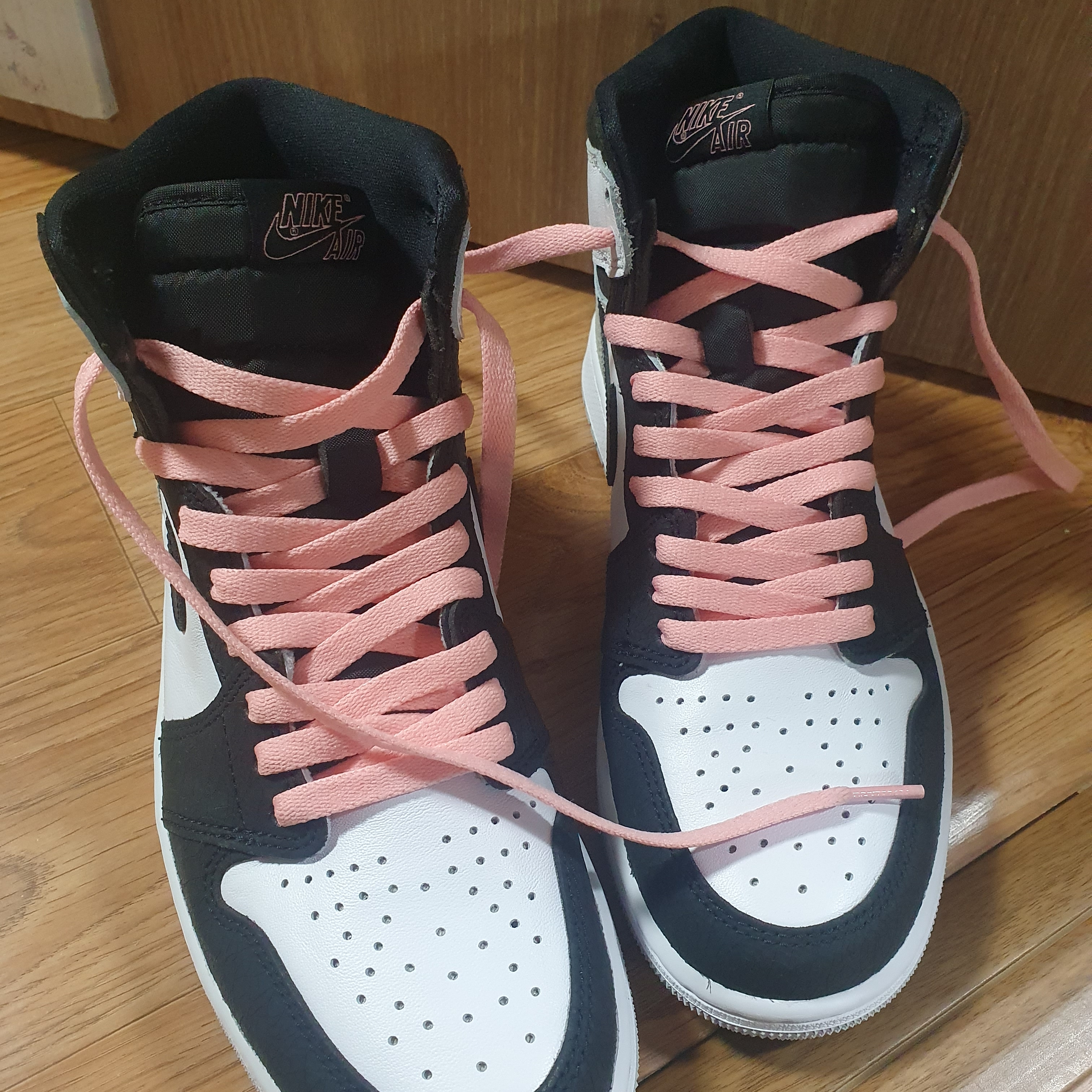 Jordan 1 Retro High OG Bleached Coral 착용 스타일