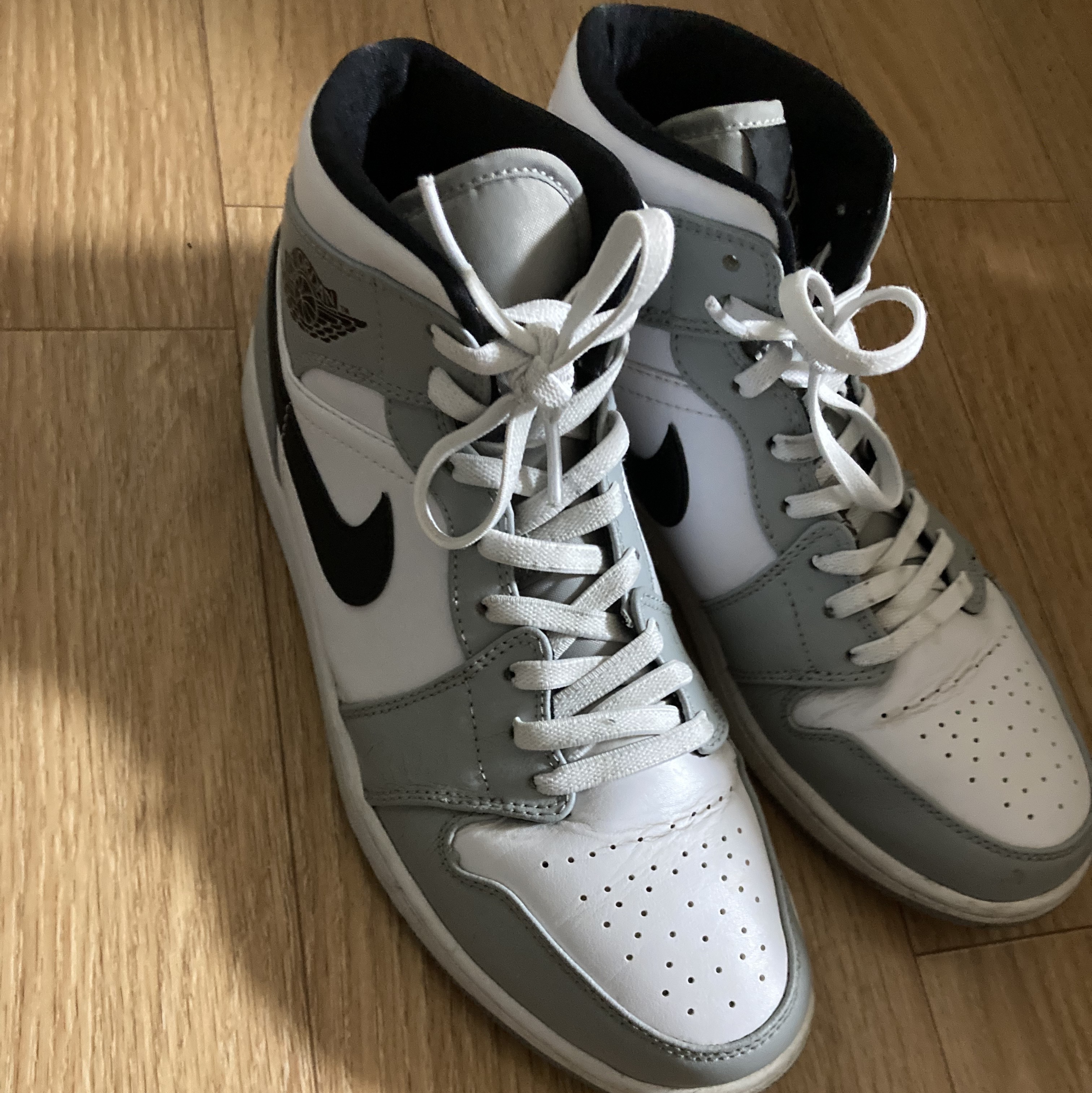 Jordan 1 Mid Light Smoke Grey 착용 스타일
