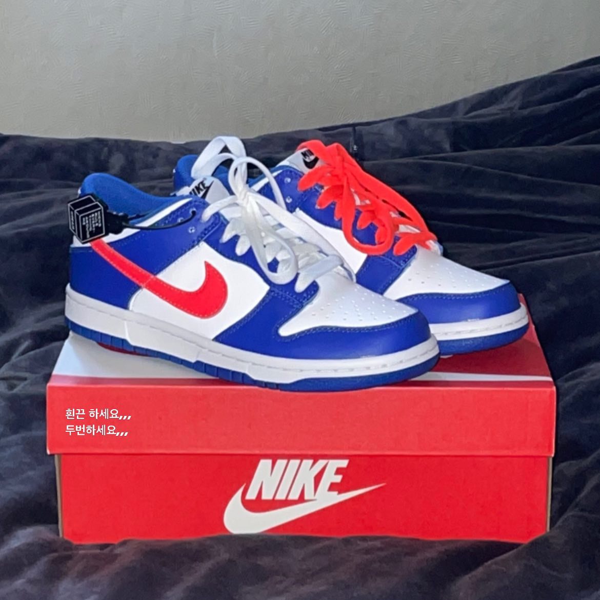 (GS) Nike Dunk Low Bright Crimson Game Royal 착용 스타일 - 1