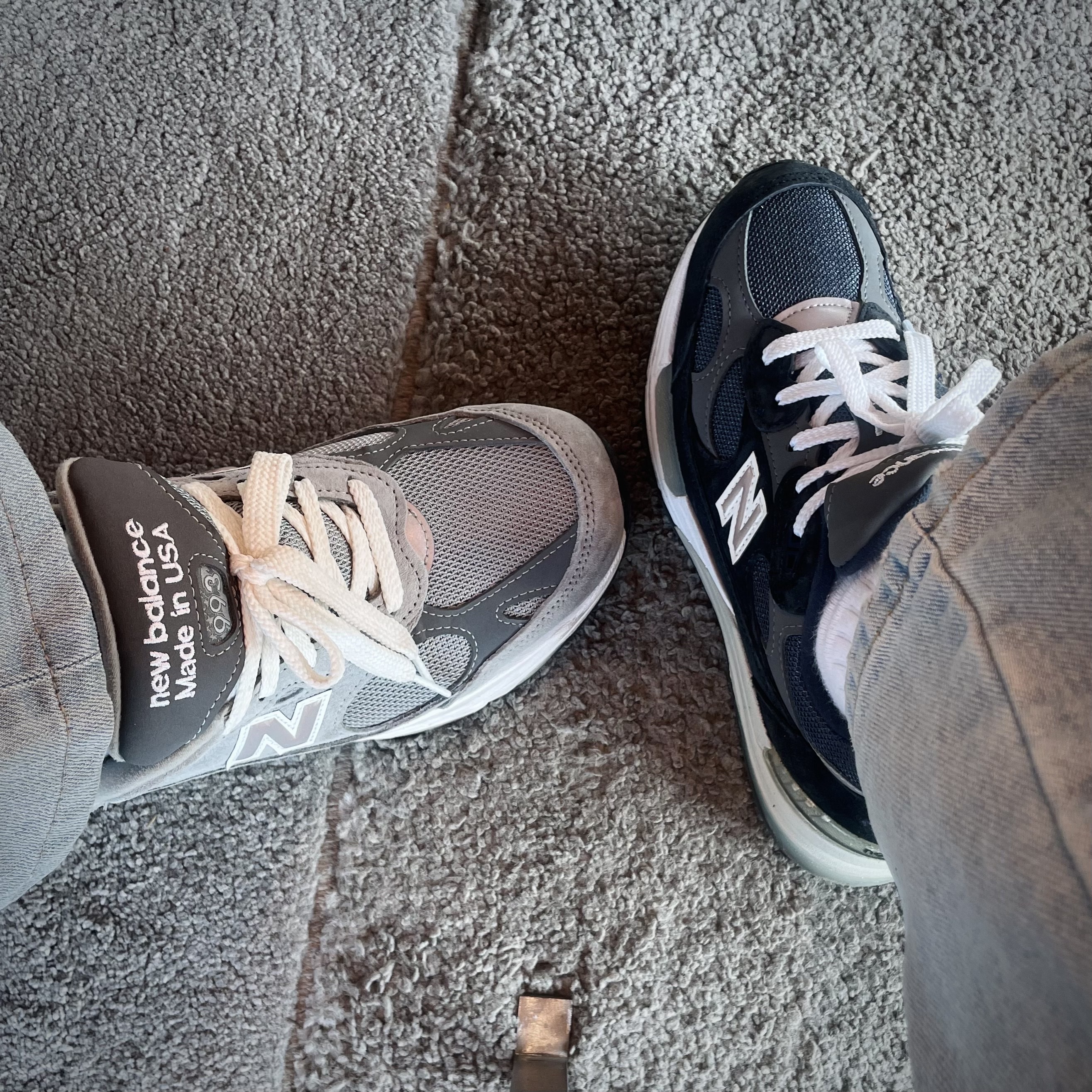 New Balance 992 Made in USA Navy, New Balance 993 Made in USA Grey - D Standard 착용 스타일 - 1