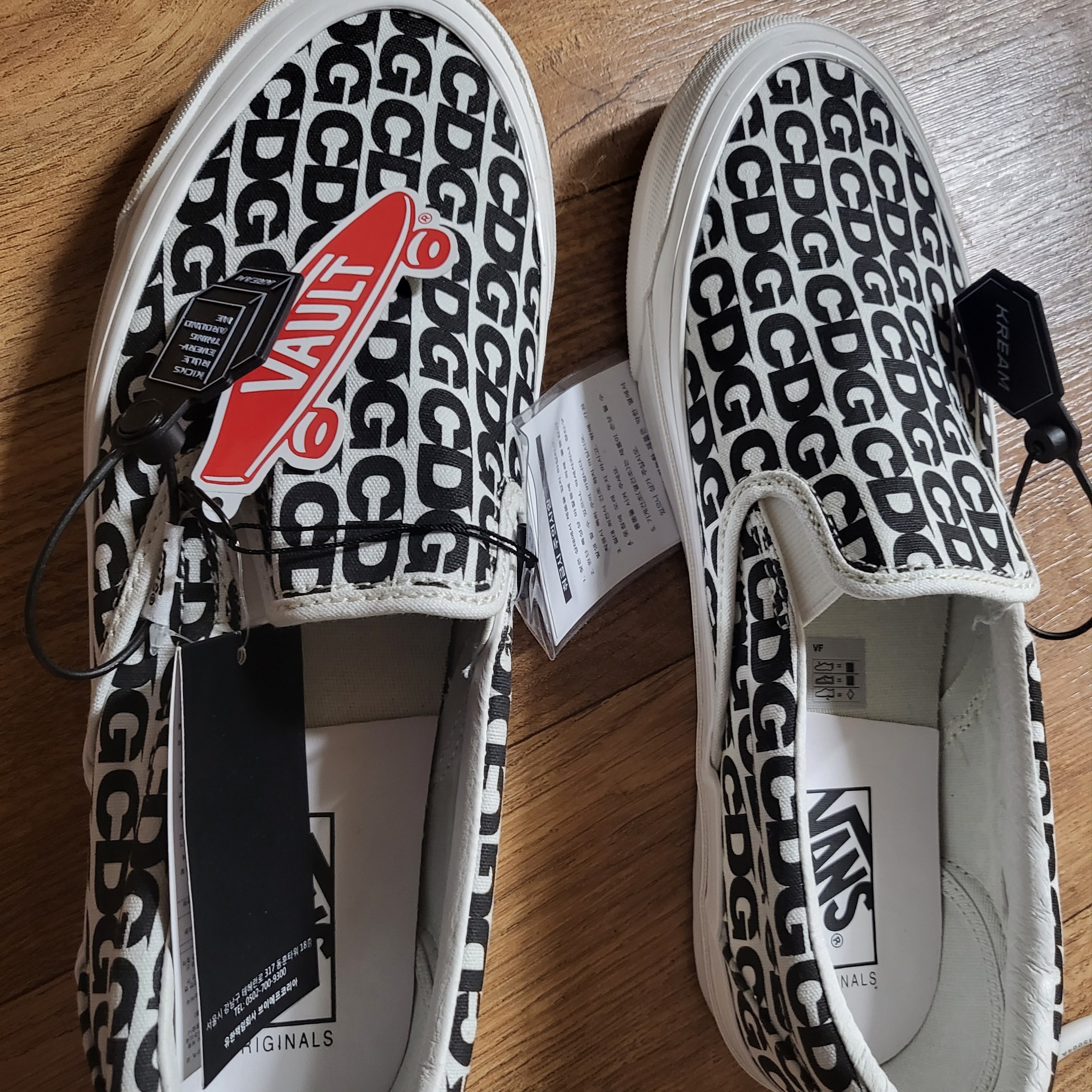 Vans Vault x CDG Slip-On LX White 착용 스타일