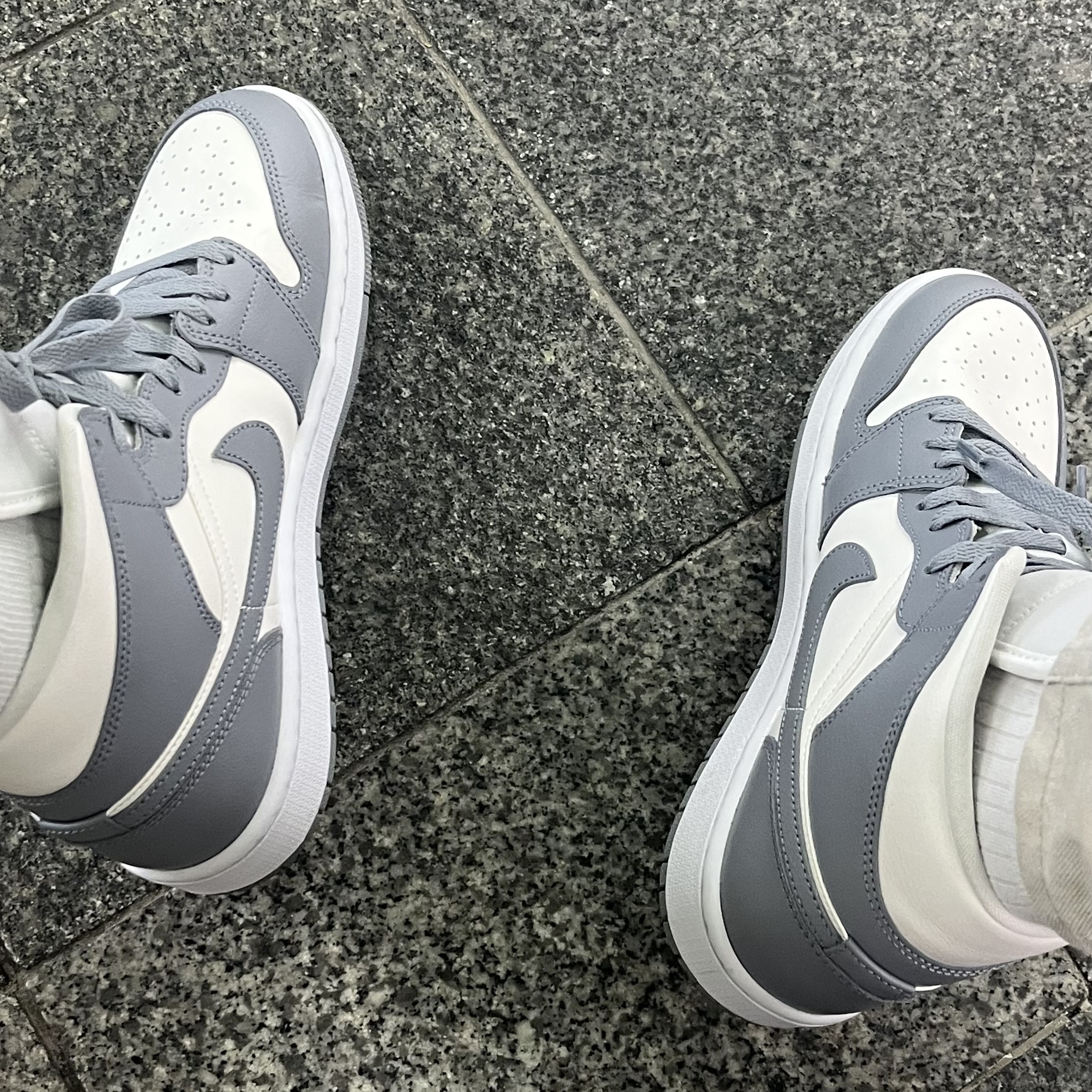 (W) Jordan 1 Mid Sail Stealth 착용 스타일