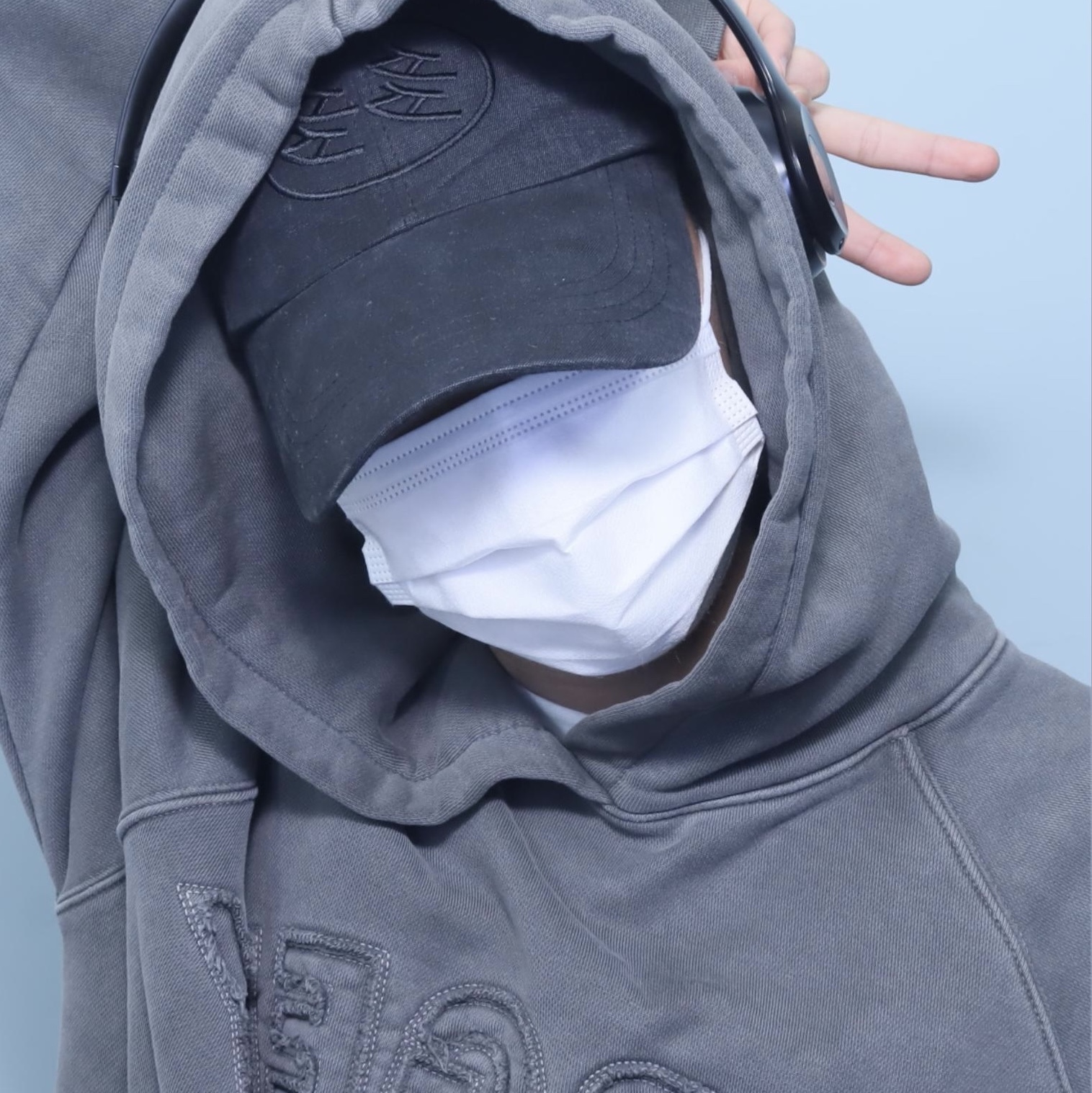 Dada Logo Cap Black 착용 스타일