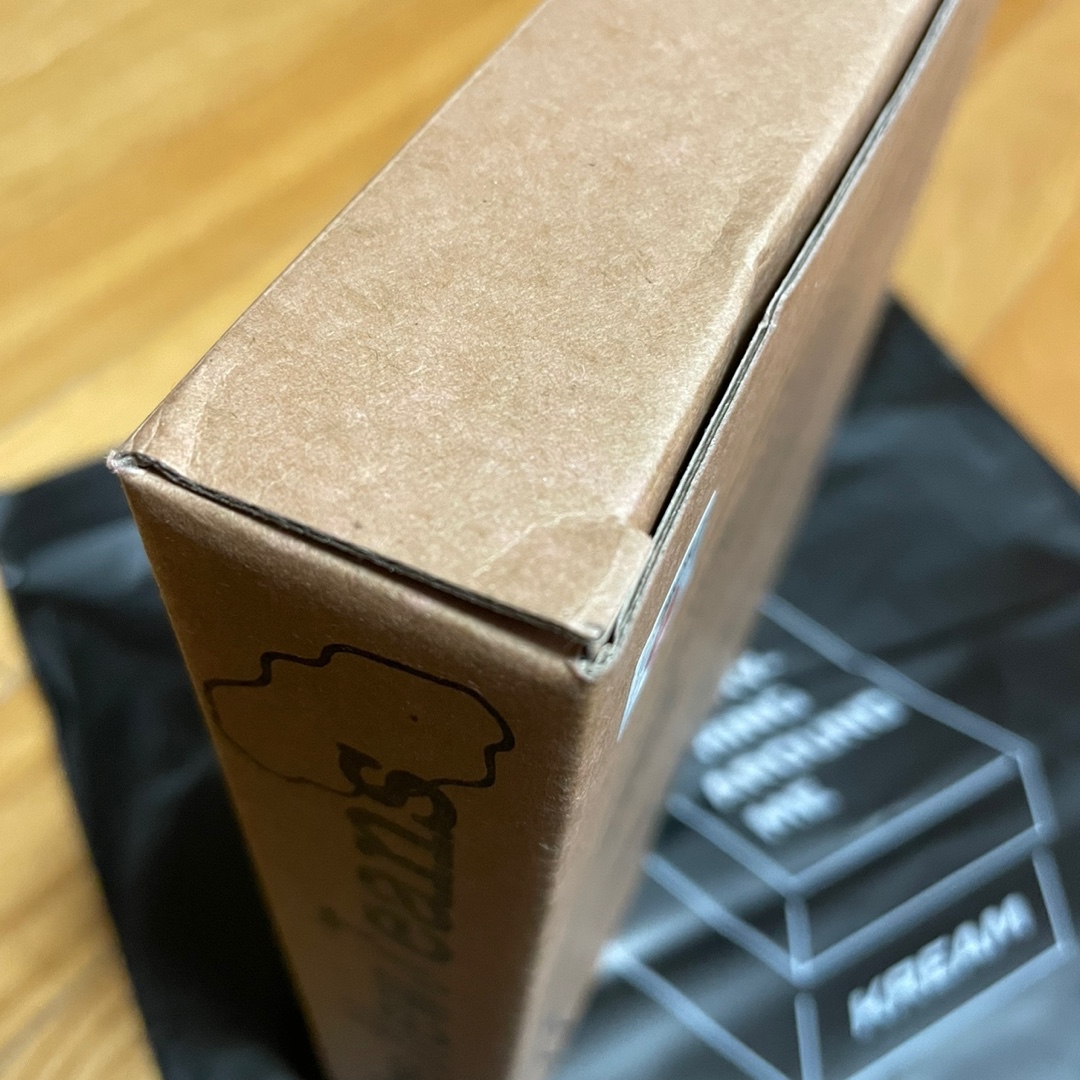 NewJeans 1st EP New Jeans Limited Edition (Black Ver.) 착용 스타일 - 4