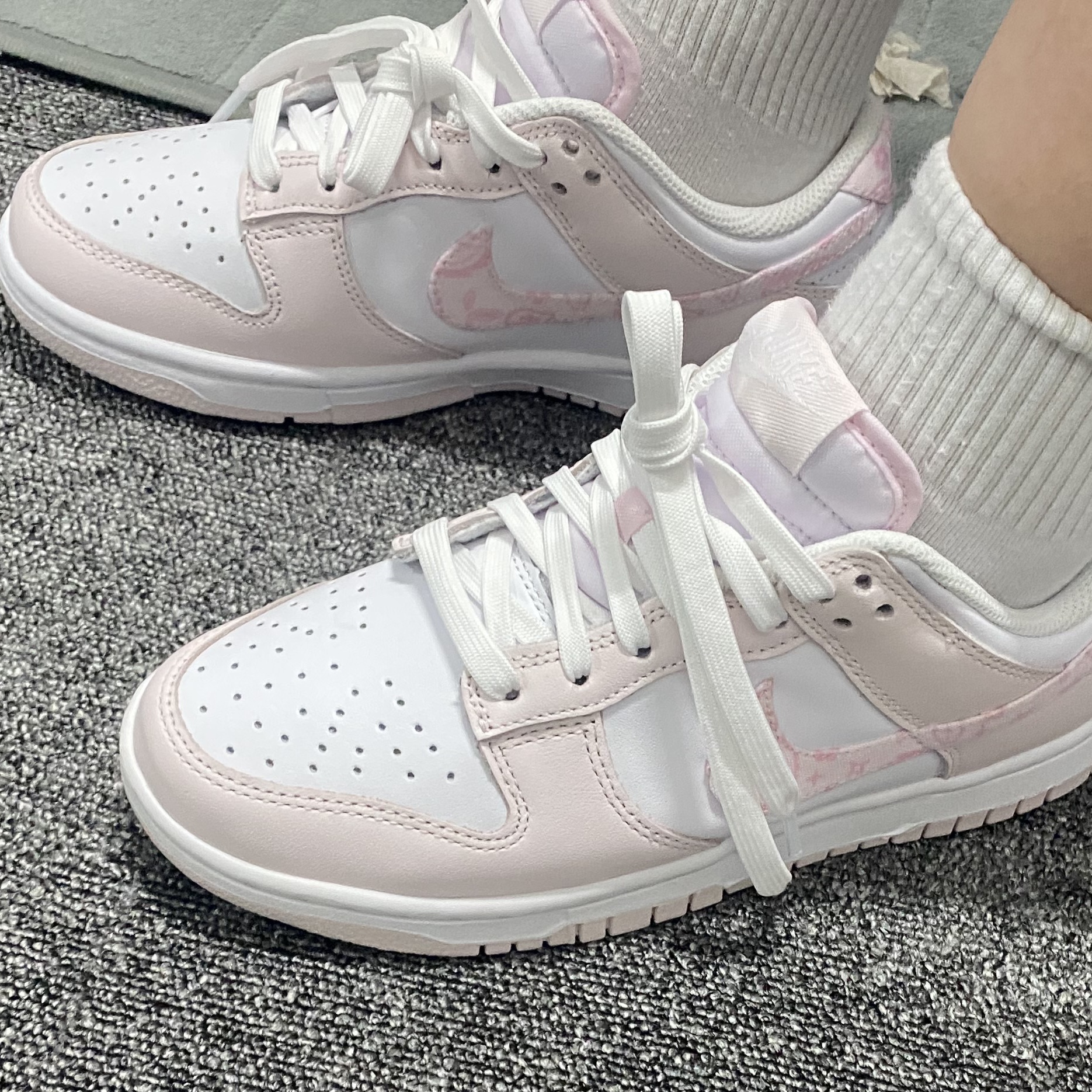 (W) Nike Dunk Low Pearl Pink 착용 스타일 - 3
