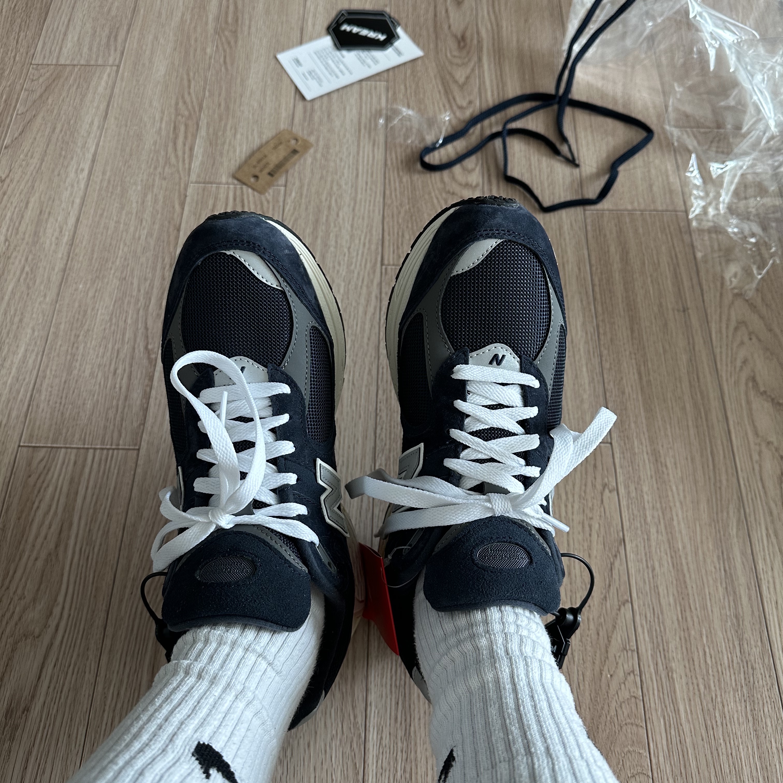 New Balance 2002R Eclipse Castlerock 착용 스타일
