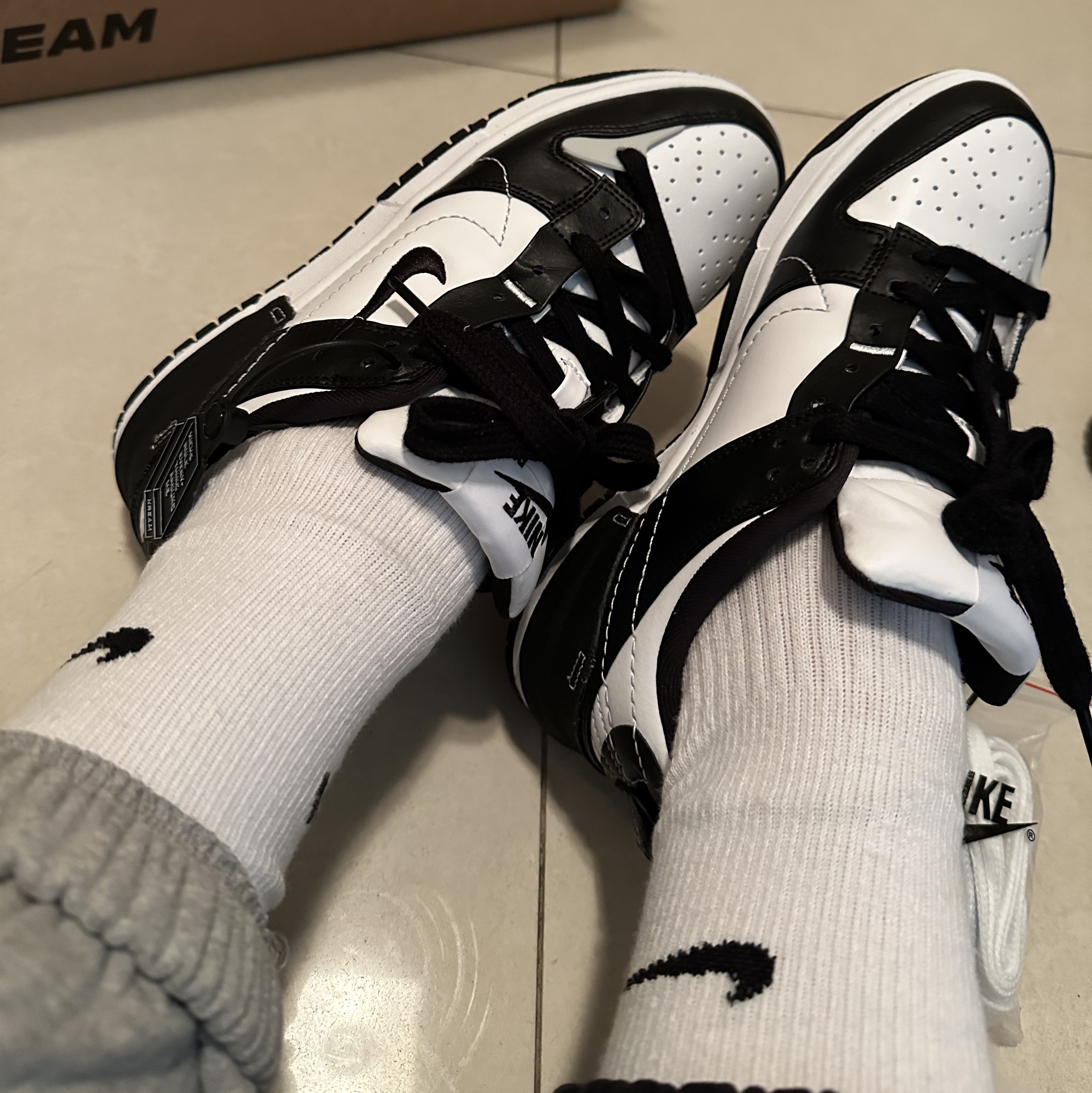 (W) Nike Dunk Low Disrupt 2 Black White 착용 스타일