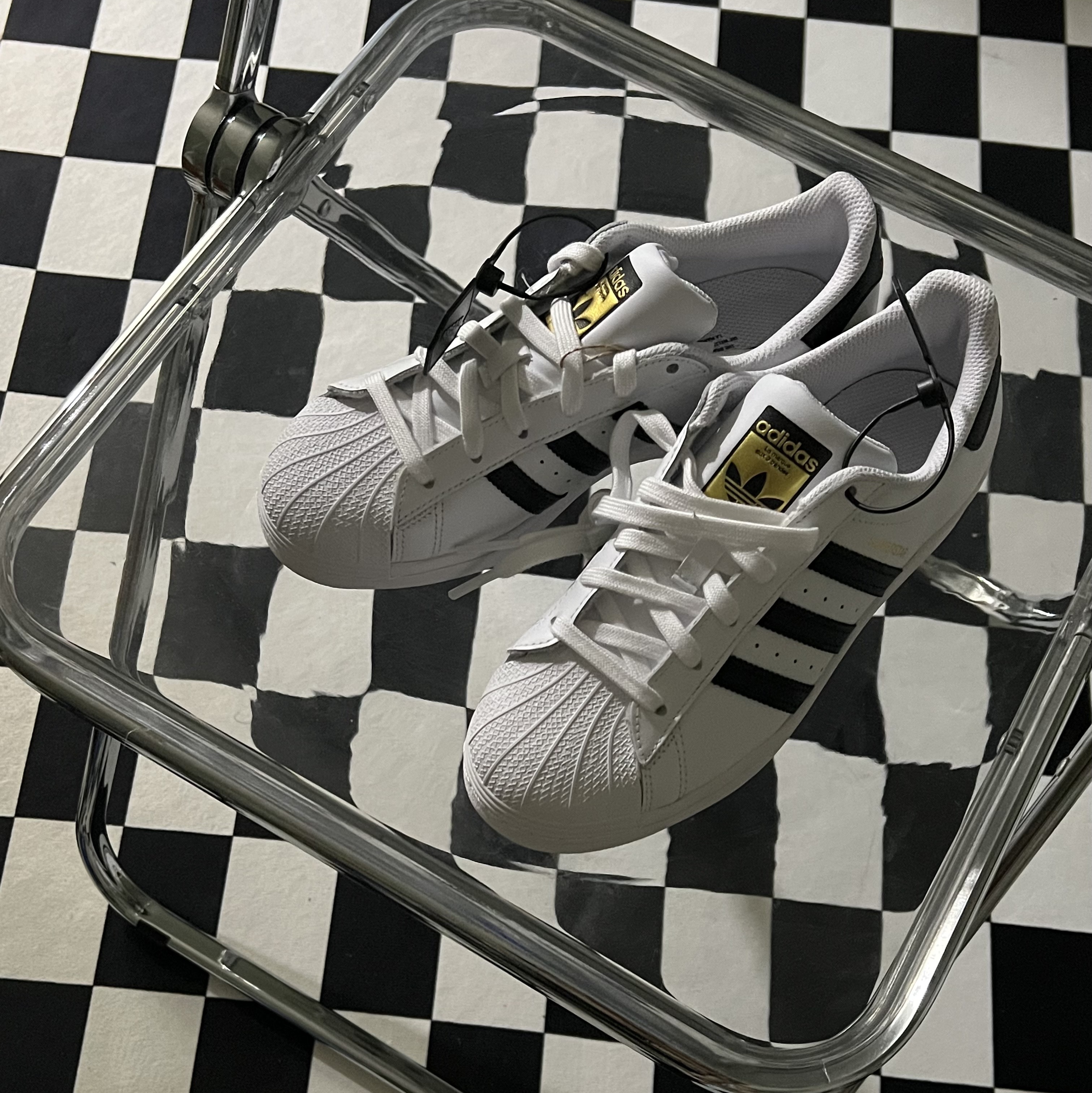 Adidas Superstar White Black 착용 스타일