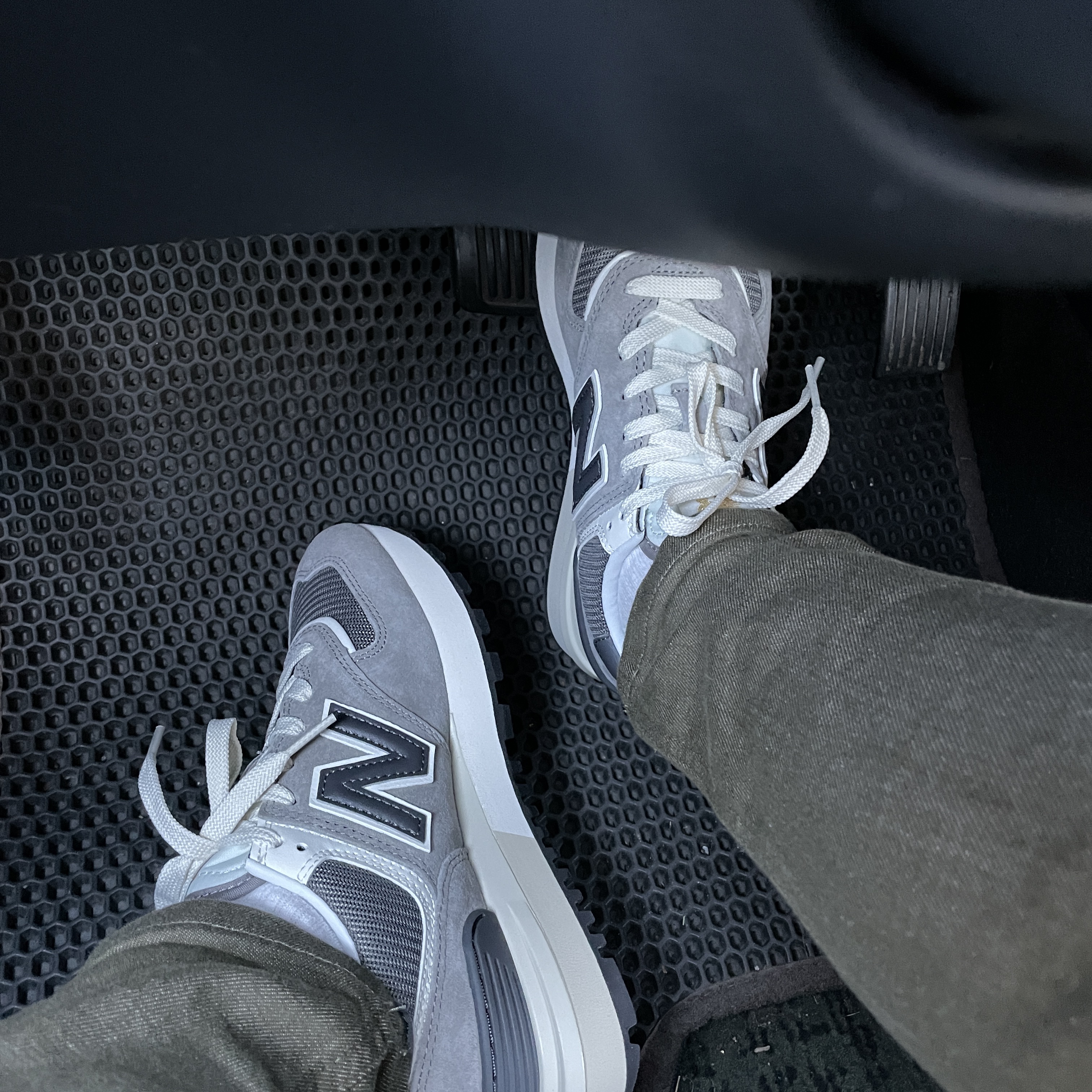 New Balance 574 Legacy Grey 착용 스타일 - 1