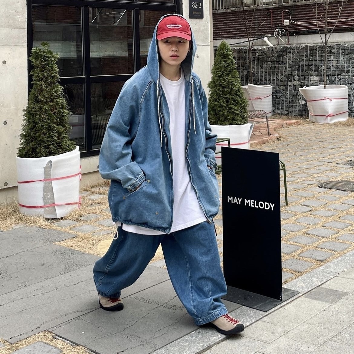 Keen Jasper Suede Sneakers Silver Mink 착용 스타일 - 2