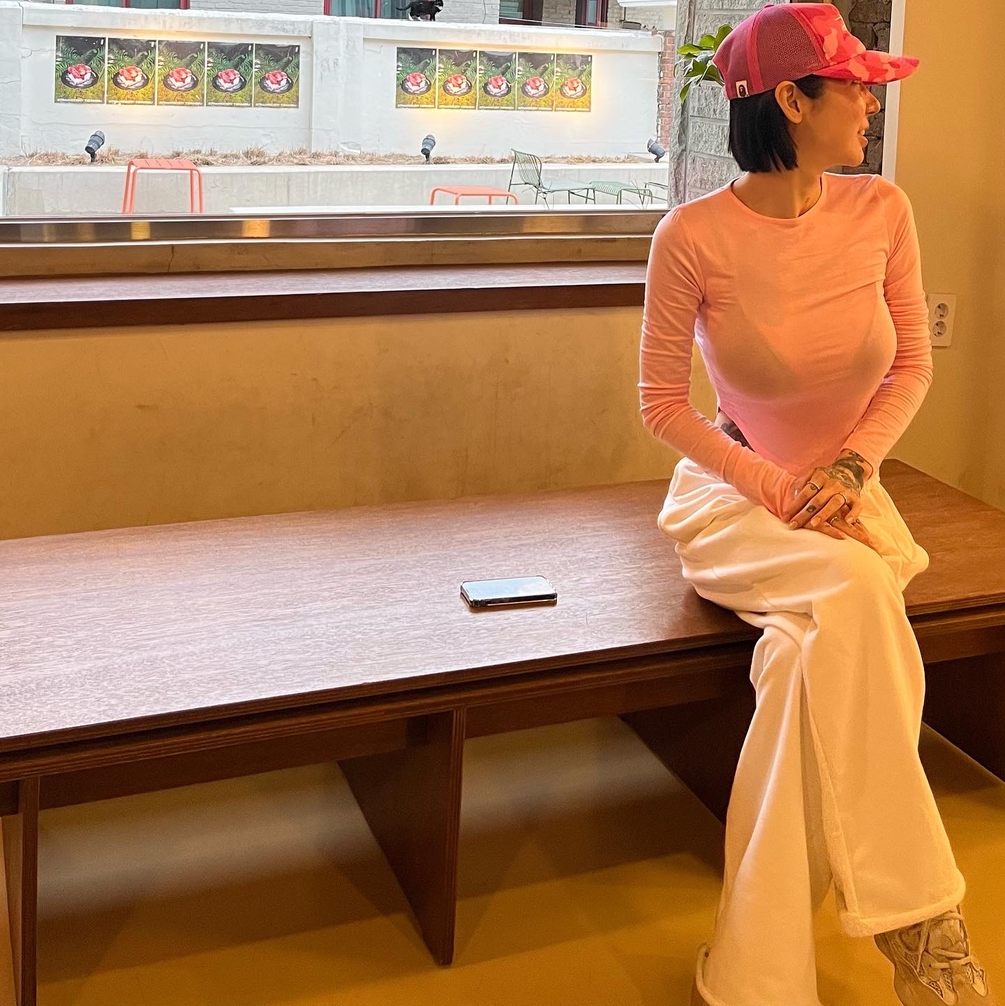 Stussy x BAPE Trucker Cap Pink 착용 스타일 - 3