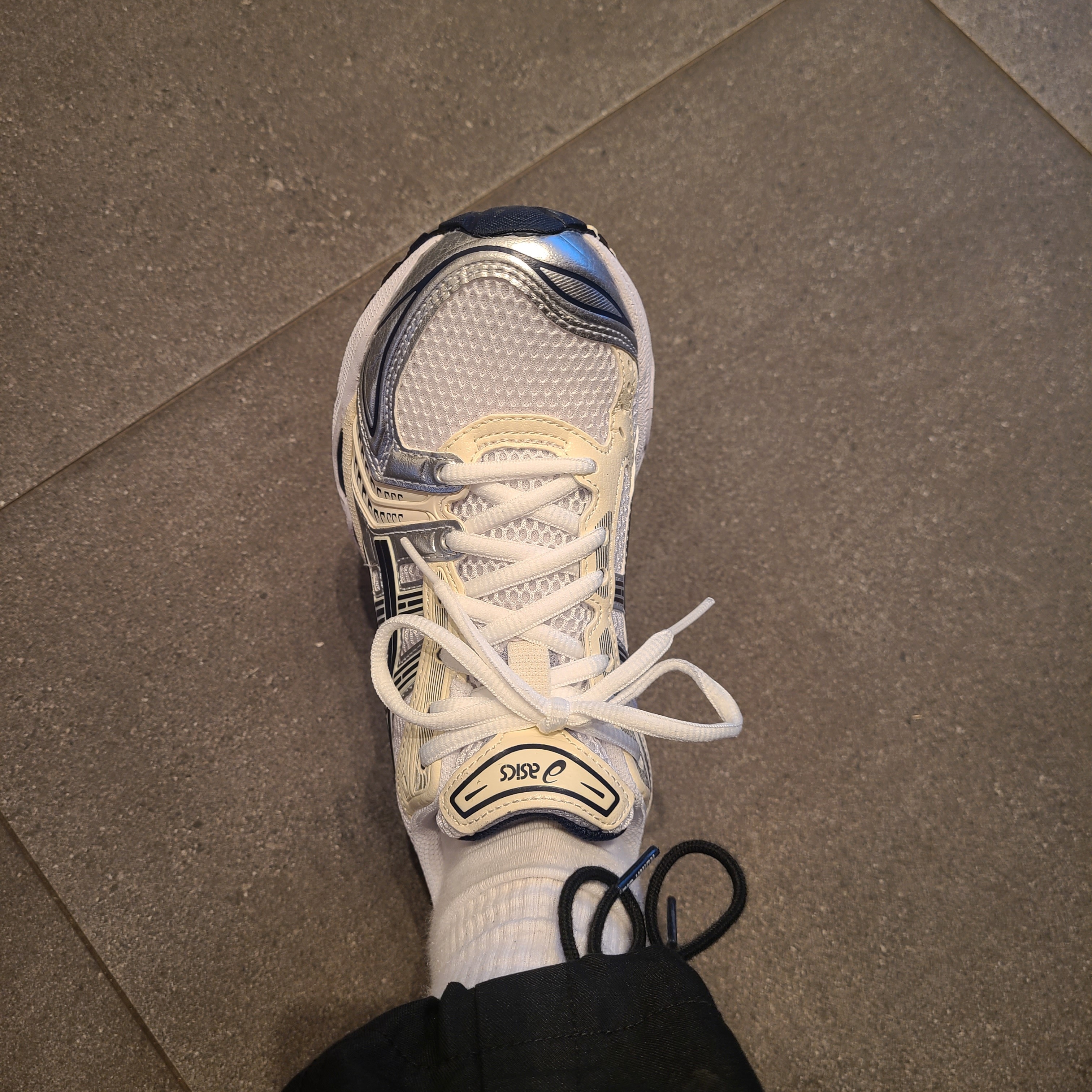 (W) Asics Gel-Kayano 14 White Midnight 착용 스타일 - 1
