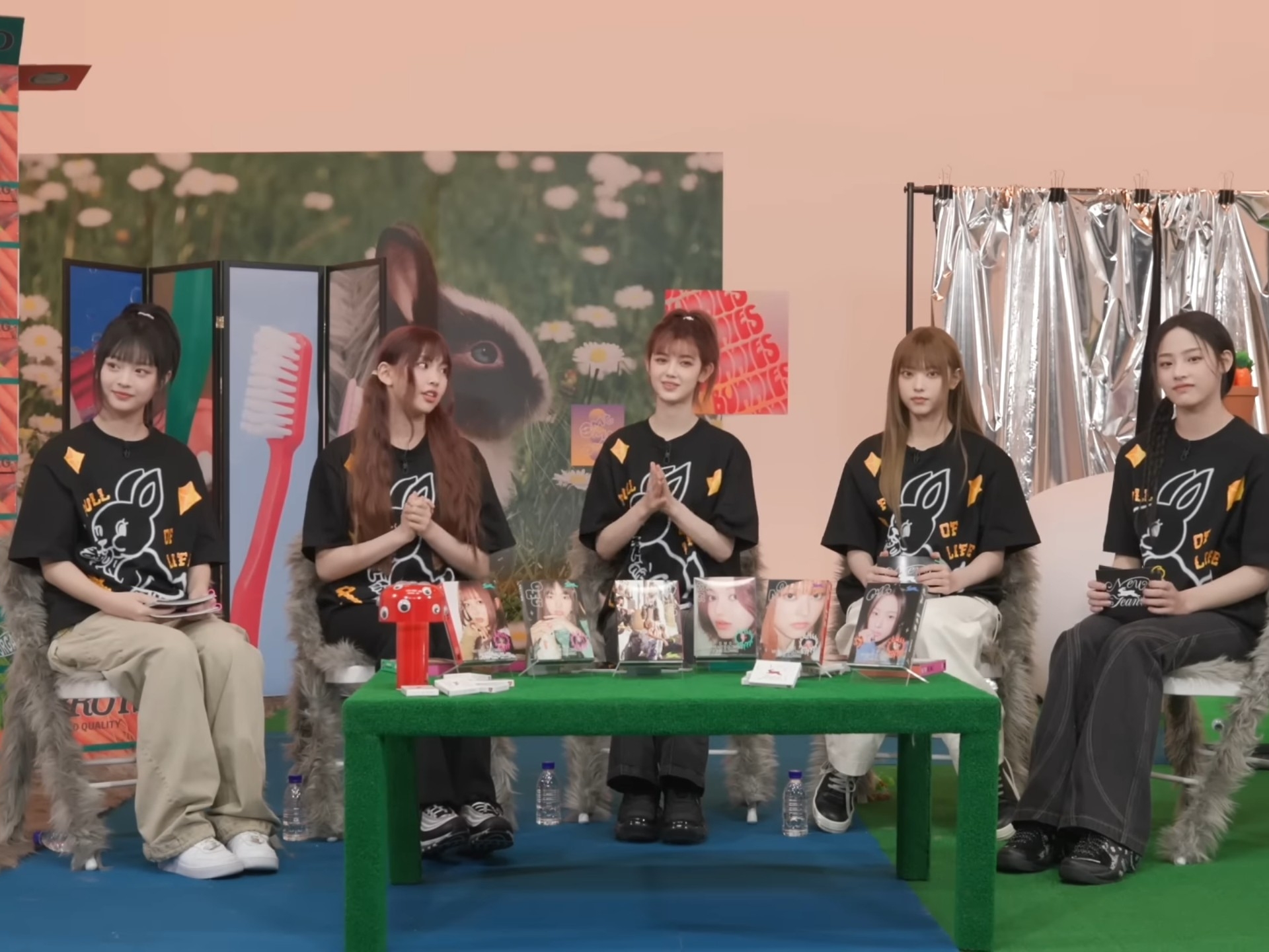 Open Yy Black Rabbit T-Shirt Black, Nike Air Force 1 '07 Low White 착용 스타일 - 2