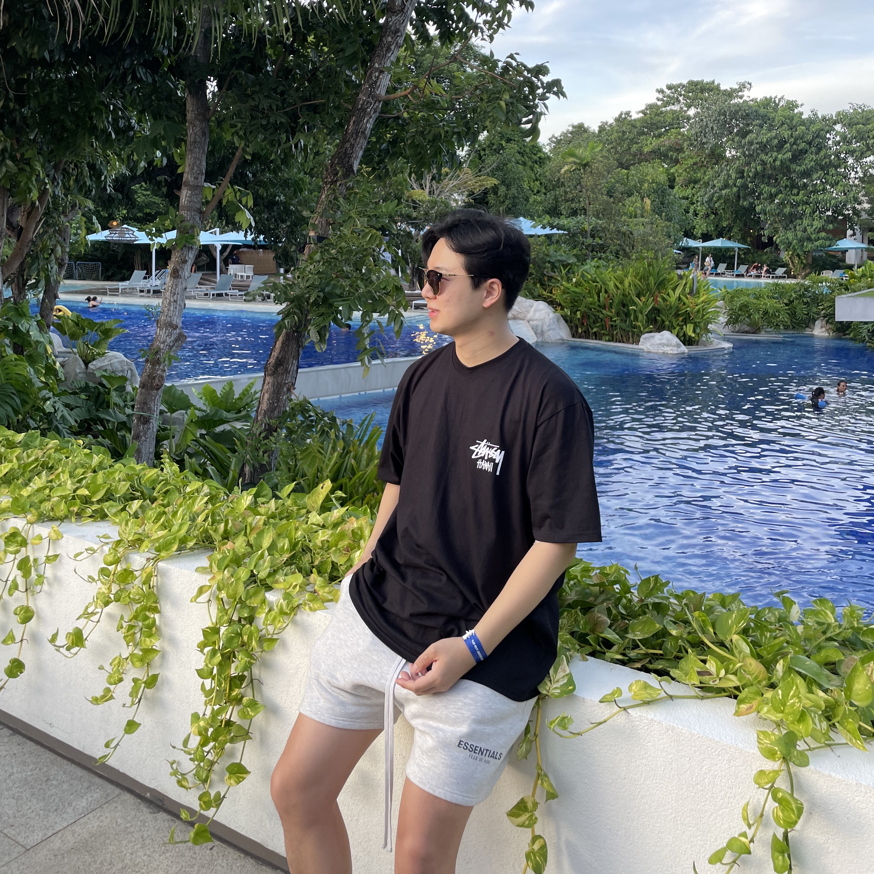 Essentials The Core Collection Sweatshorts Light Oatmeal, Jordan 1 Retro Low OG Black and Dark Powder Blue 착용 스타일 - 2