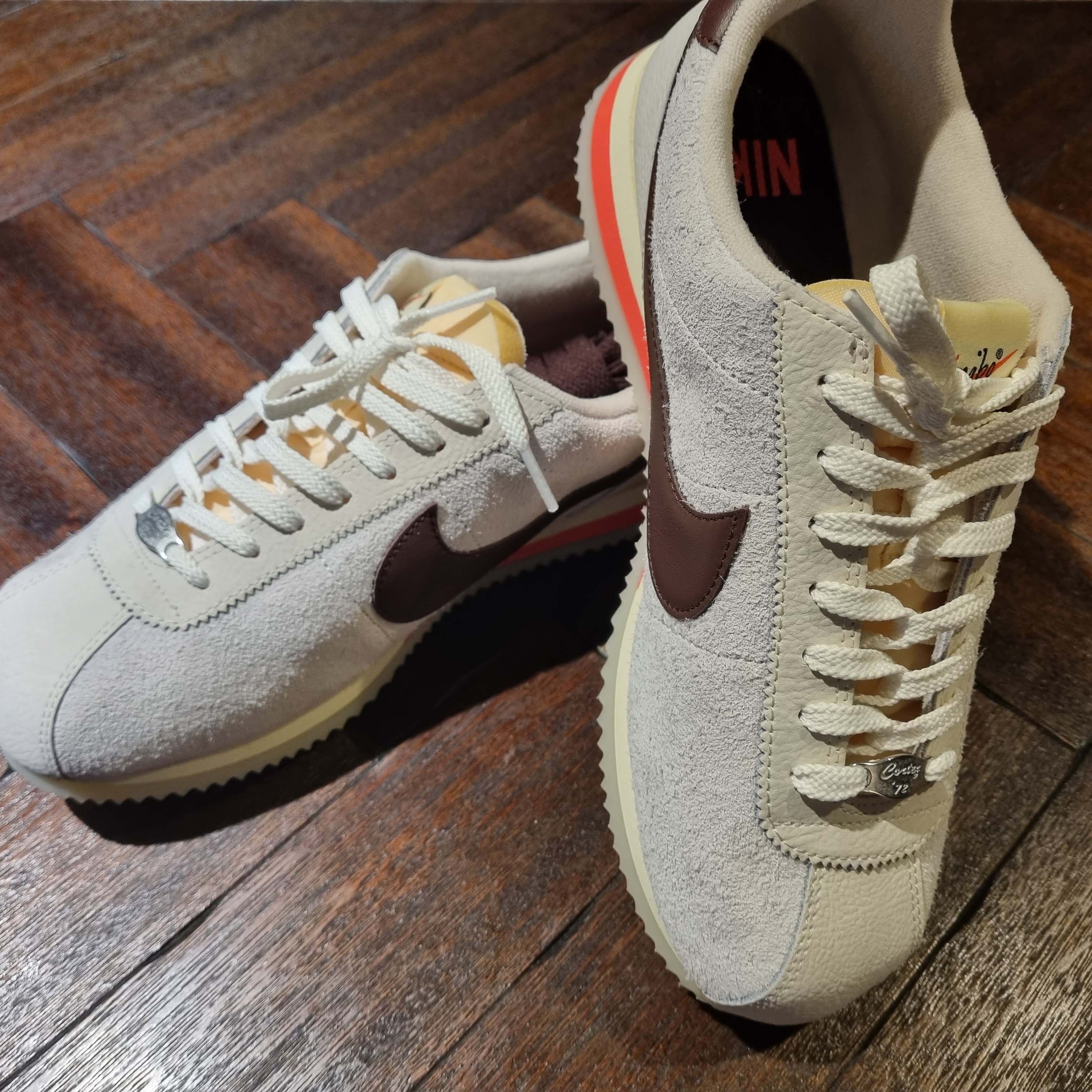 (W) Nike Cortez 23 Orewood Brown and Earth 착용 스타일 - 3