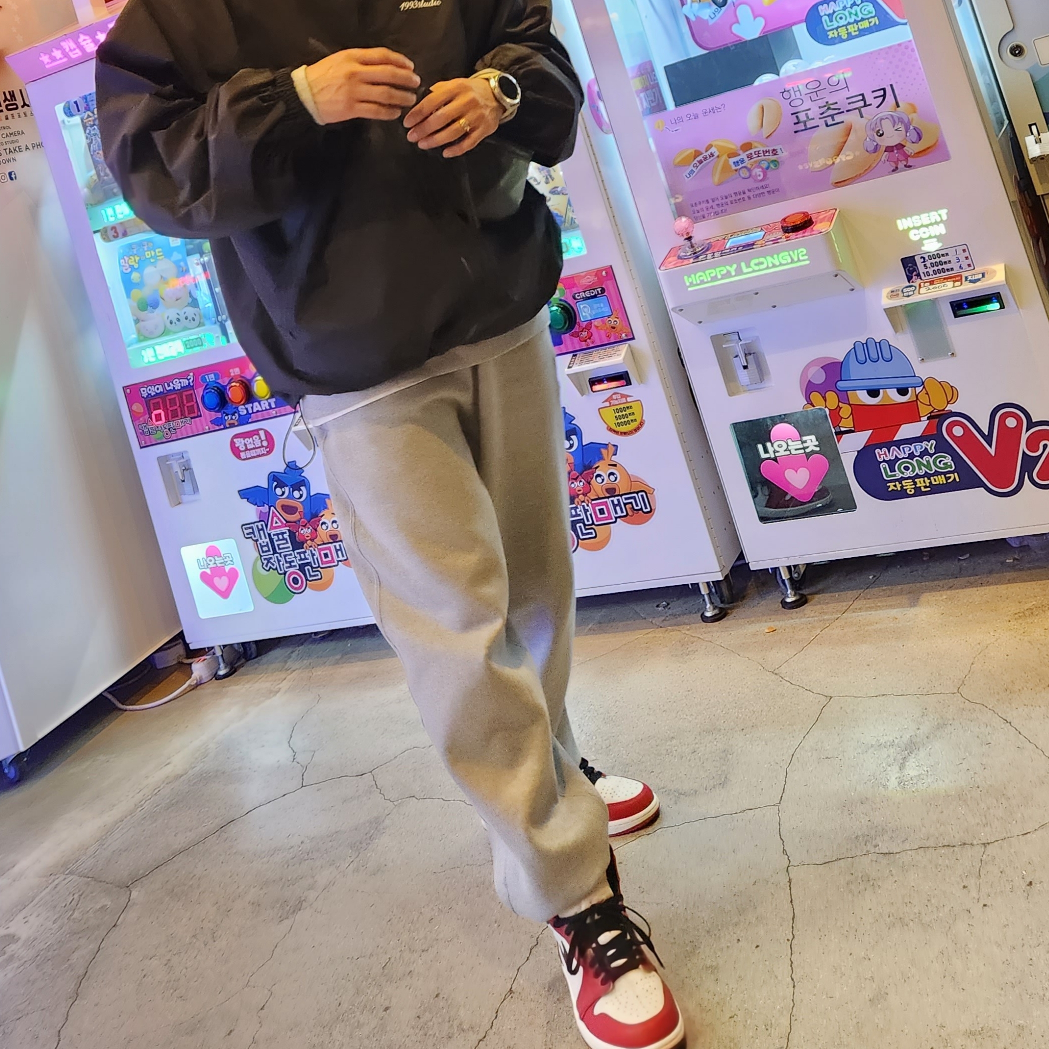Nike x Stussy NRG Fleece Pants Dark Grey Heather (DO9340-063) 착용 스타일 - 2