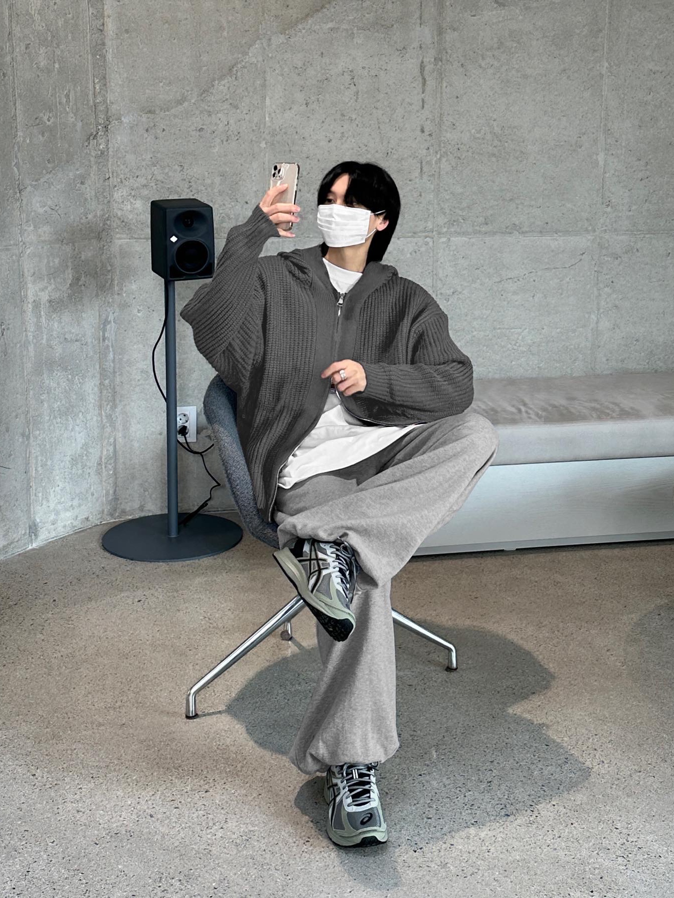Asics Jog 100 S Sheet Rock - 2E Wide 착용 스타일 - 3