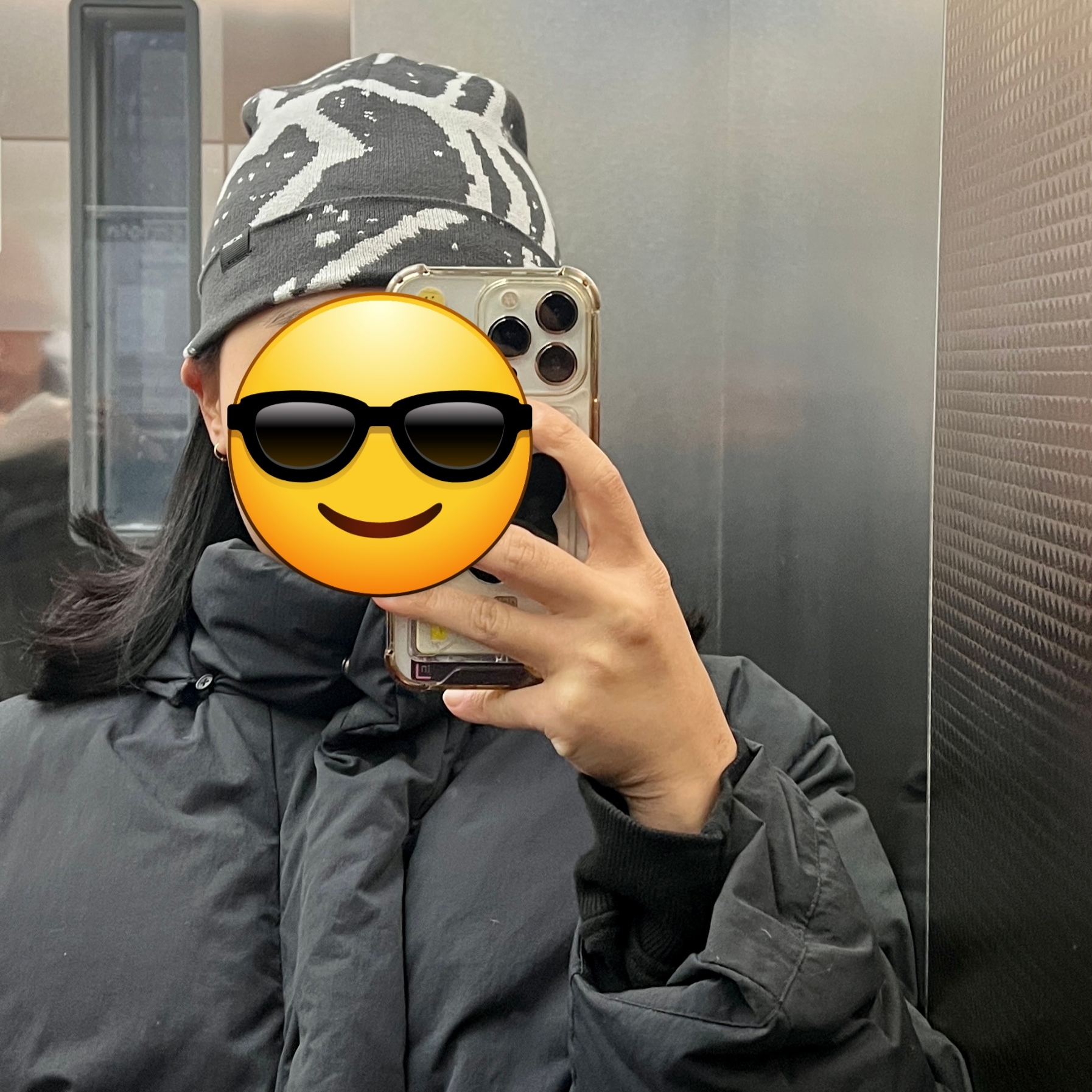 Arc'teryx Lightweight Grotto Toque Graphite Solitude 착용 스타일