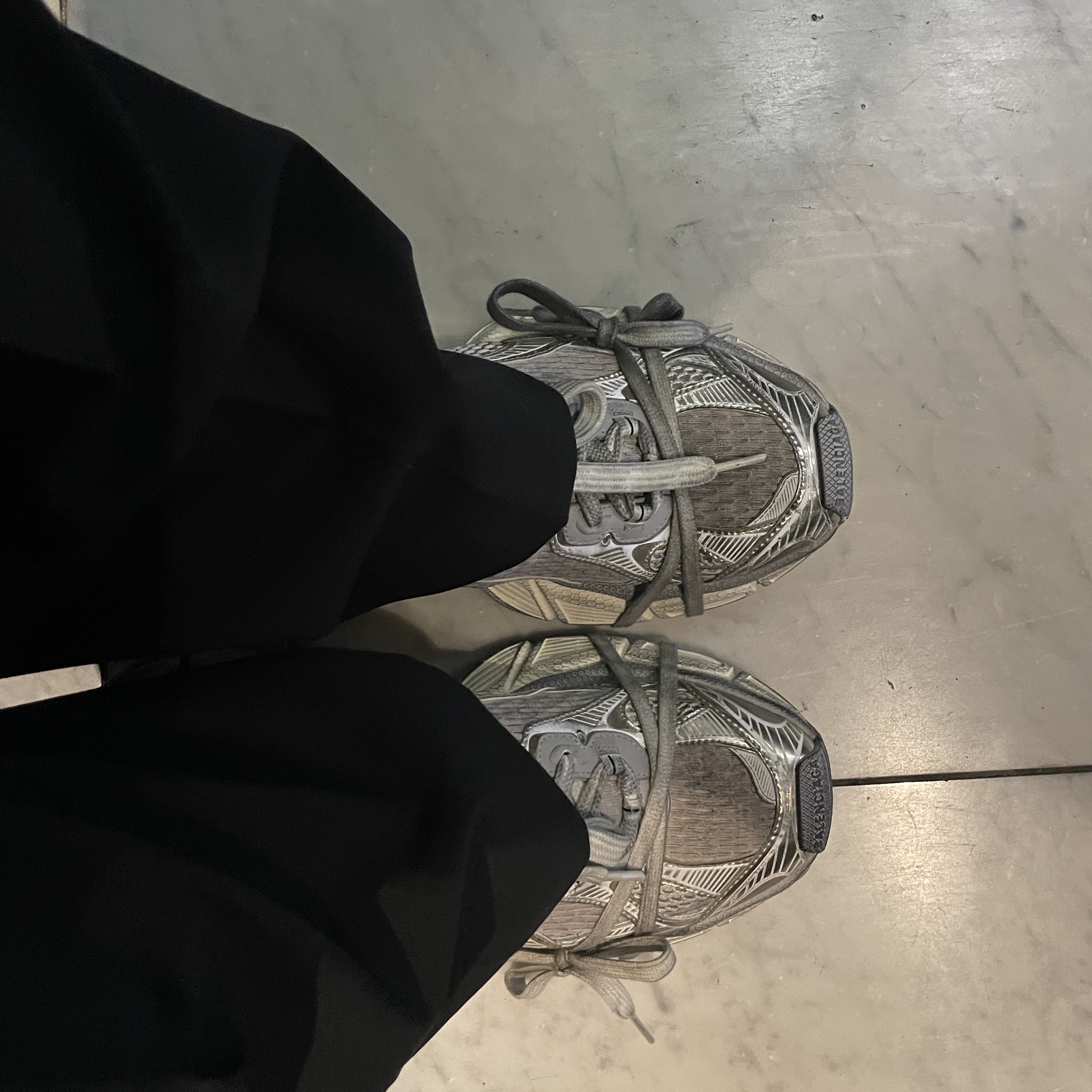 Balenciaga 3XL Sneakers Light Beige 착용 스타일 - 1