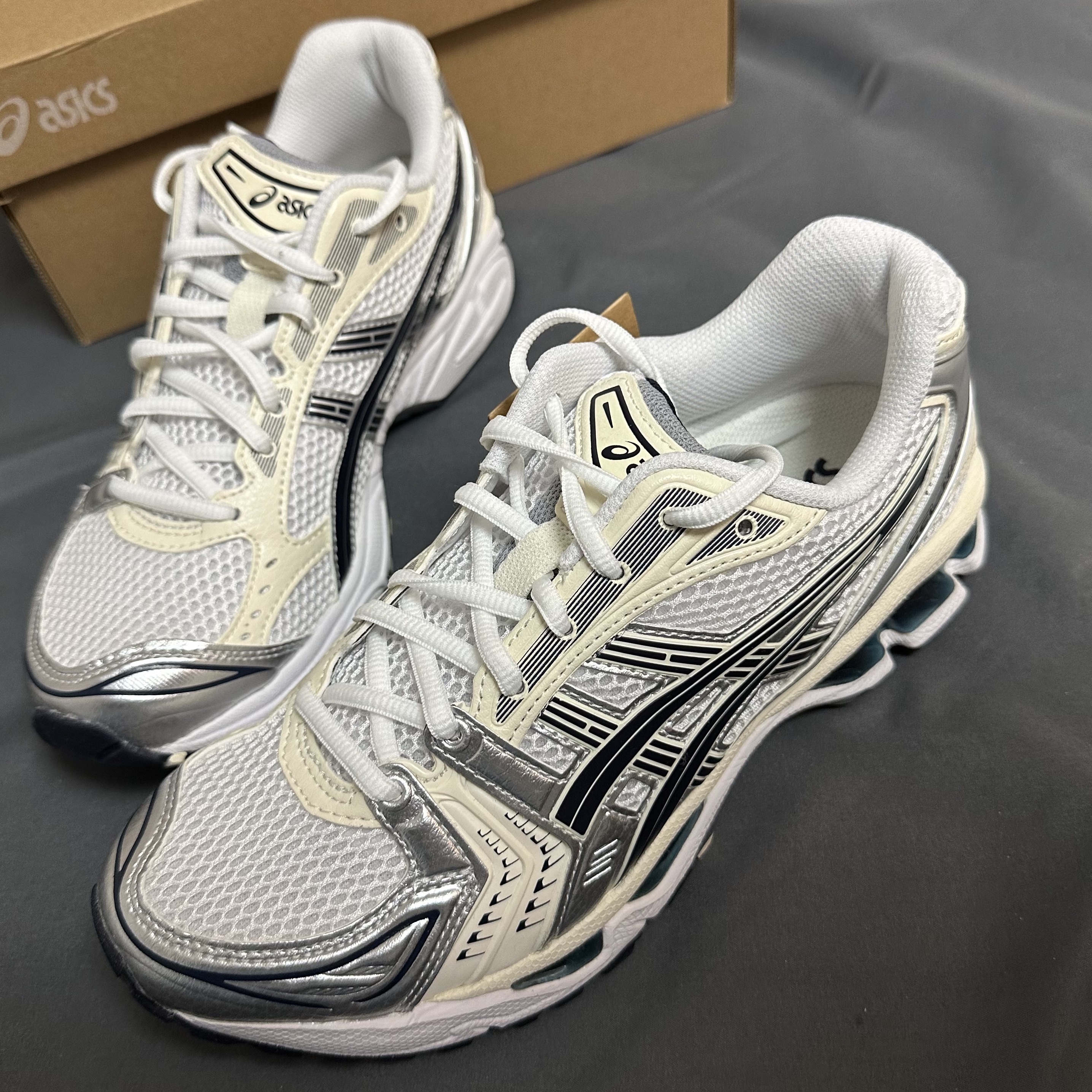 (W) Asics Gel-Kayano 14 White Midnight 착용 스타일 - 4