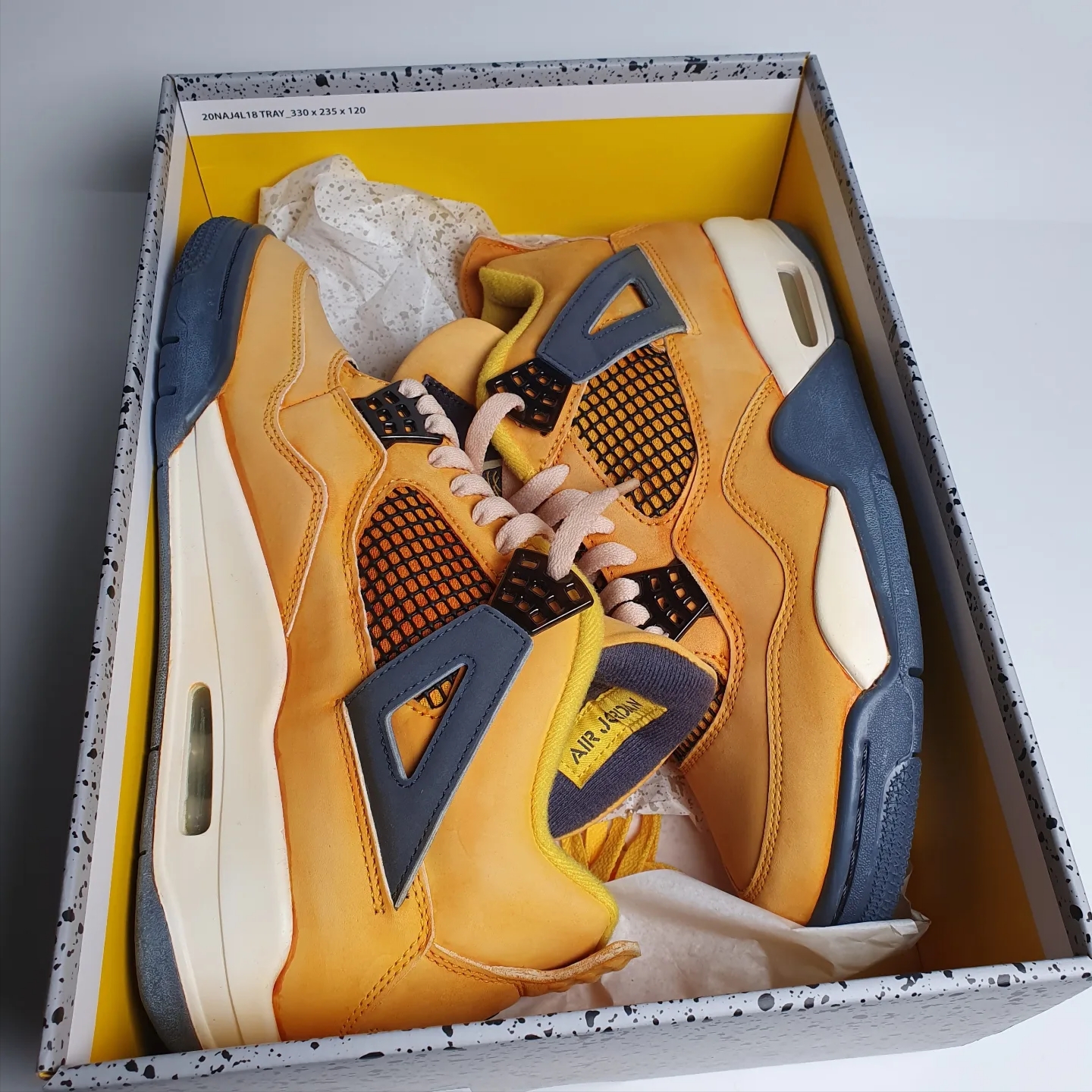 Jordan 4 Retro Tour Yellow 착용 스타일 - 1