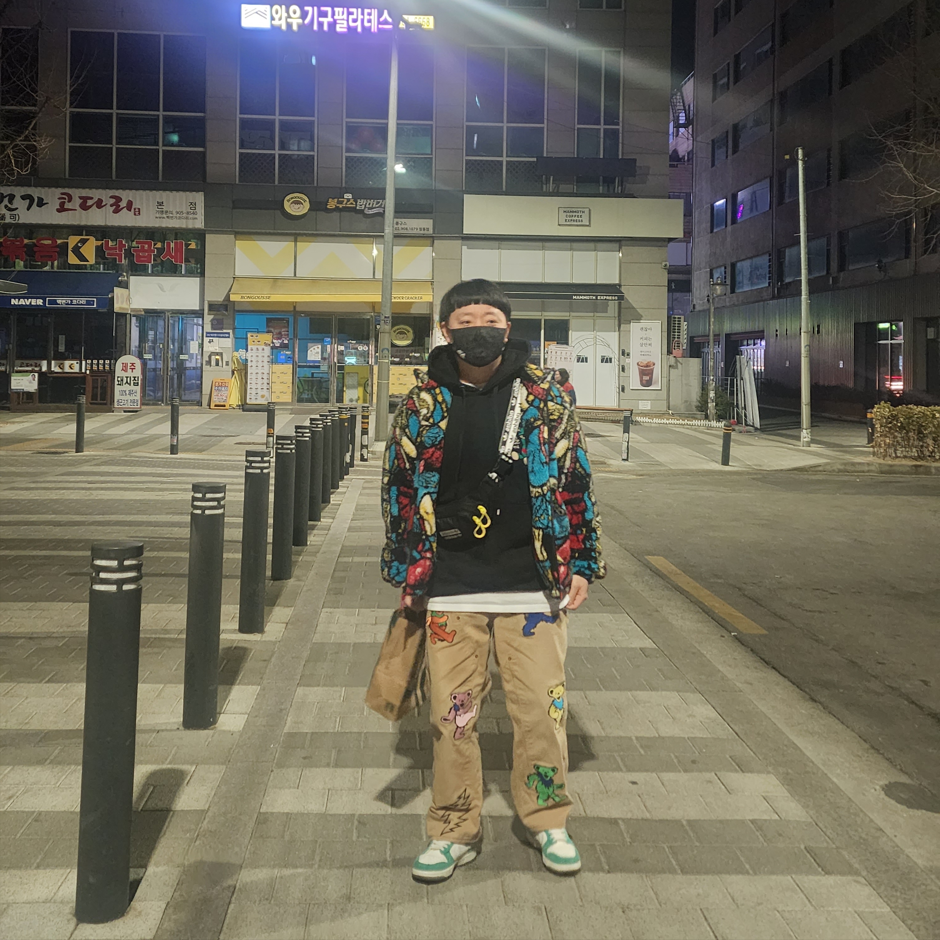 Thisisneverthat x Grateful Dead Lightning Carpenter Pants Tan, Nike x Kasina Dunk Low Road Sign - Kasina Exclusive 착용 스타일