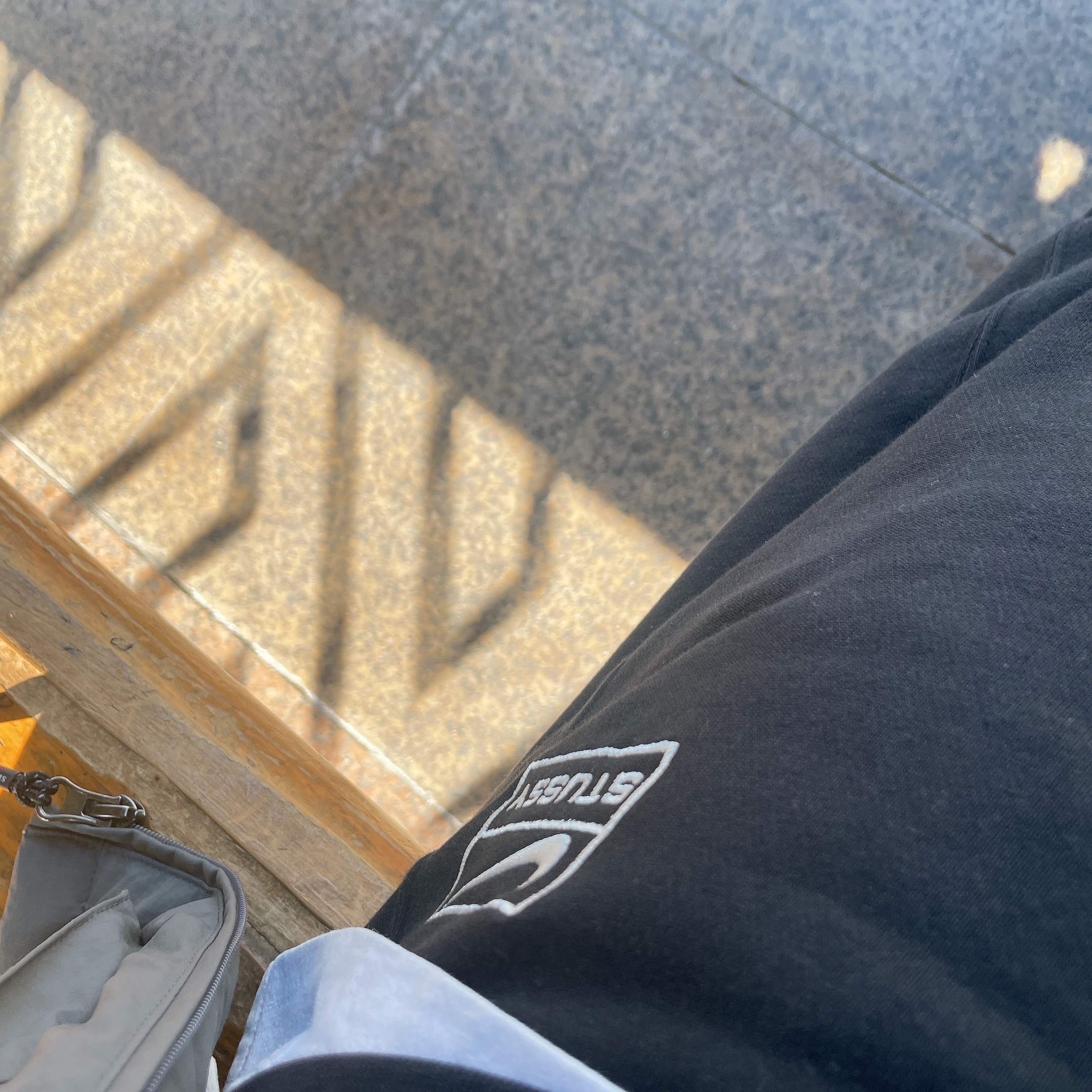 Nike x Stussy NRG Washed Fleece Pants Black (DO5296-010), Nike x Stussy NRG Washed Fleece Crewneck Black (DO5310-010) 착용 스타일 - 3