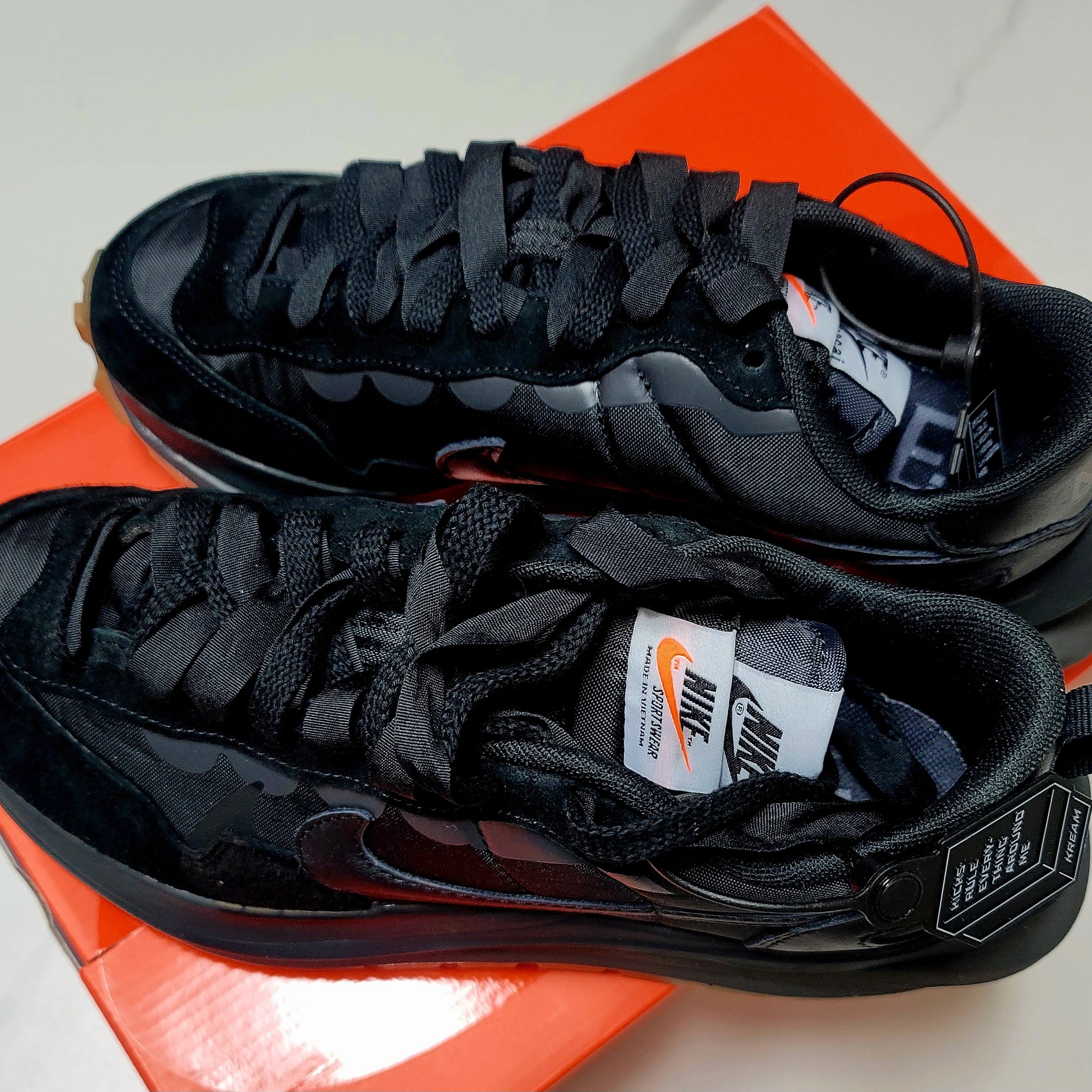 Nike x Sacai VaporWaffle Black and Gum 착용 스타일