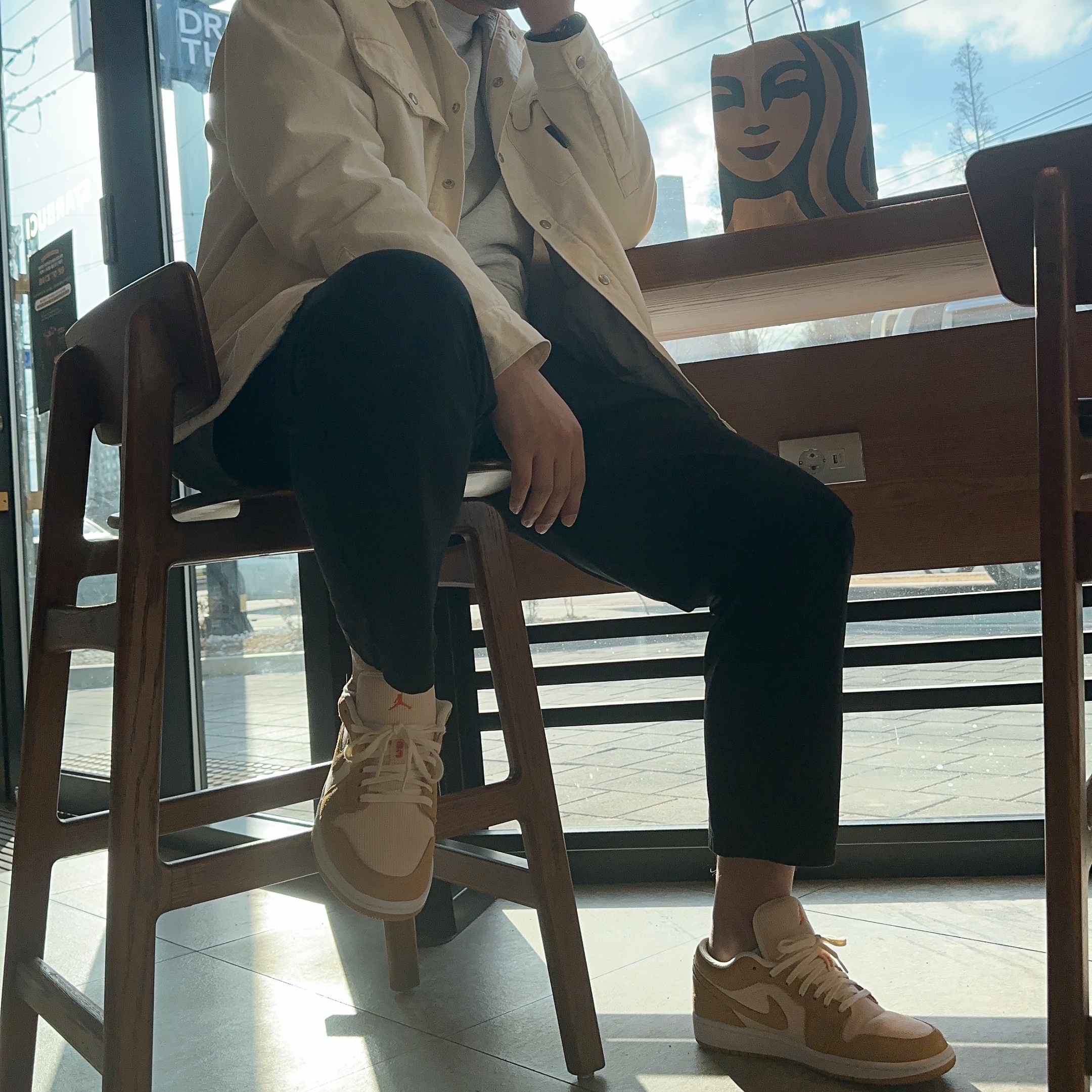 (W) Jordan 1 Low SE Corduroy Tan 착용 스타일