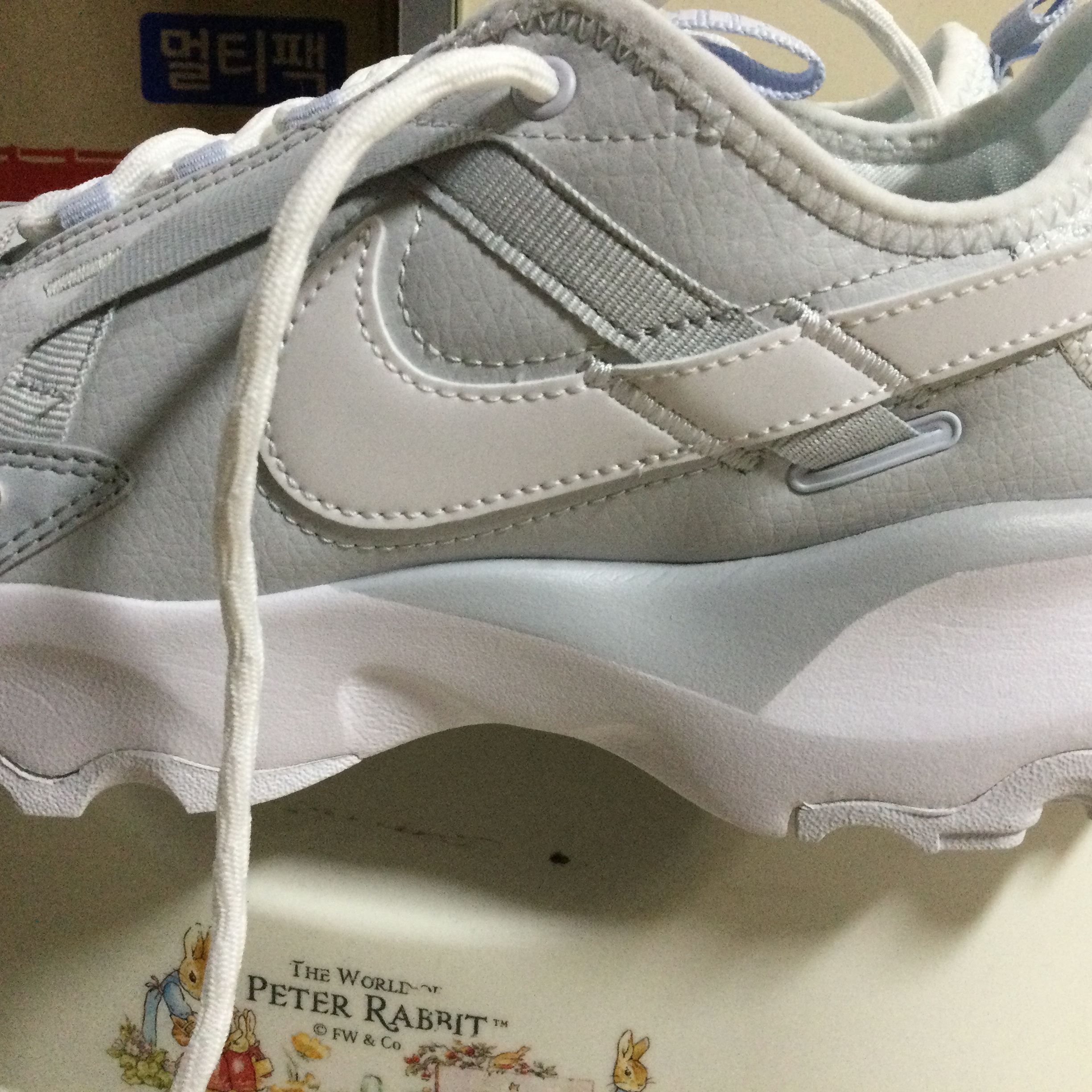 (W) Nike TC 7900 Premium 2 Photon Dust 착용 스타일 - 1
